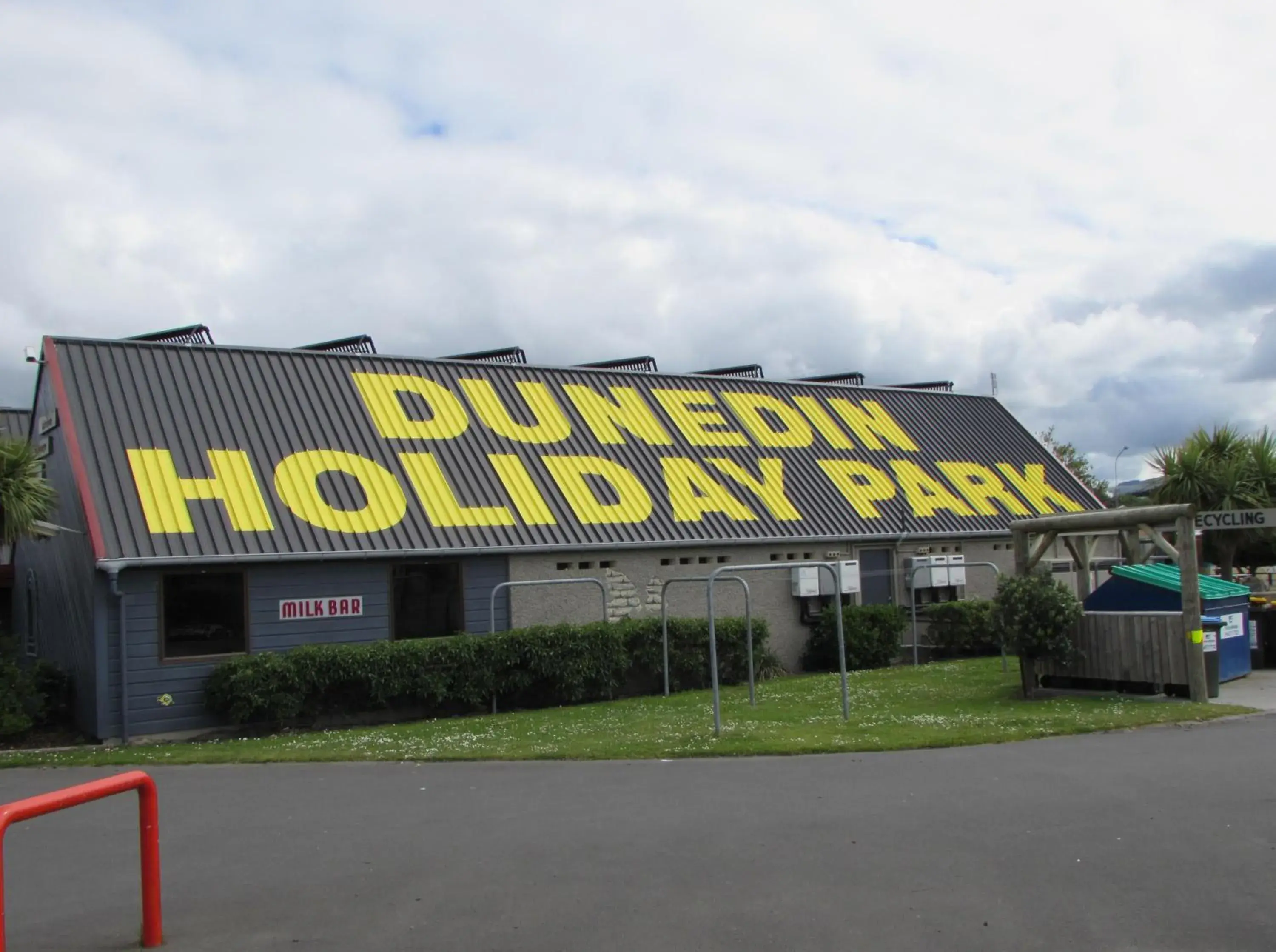 Communal lounge/ TV room, Property Building in Dunedin Holiday Park