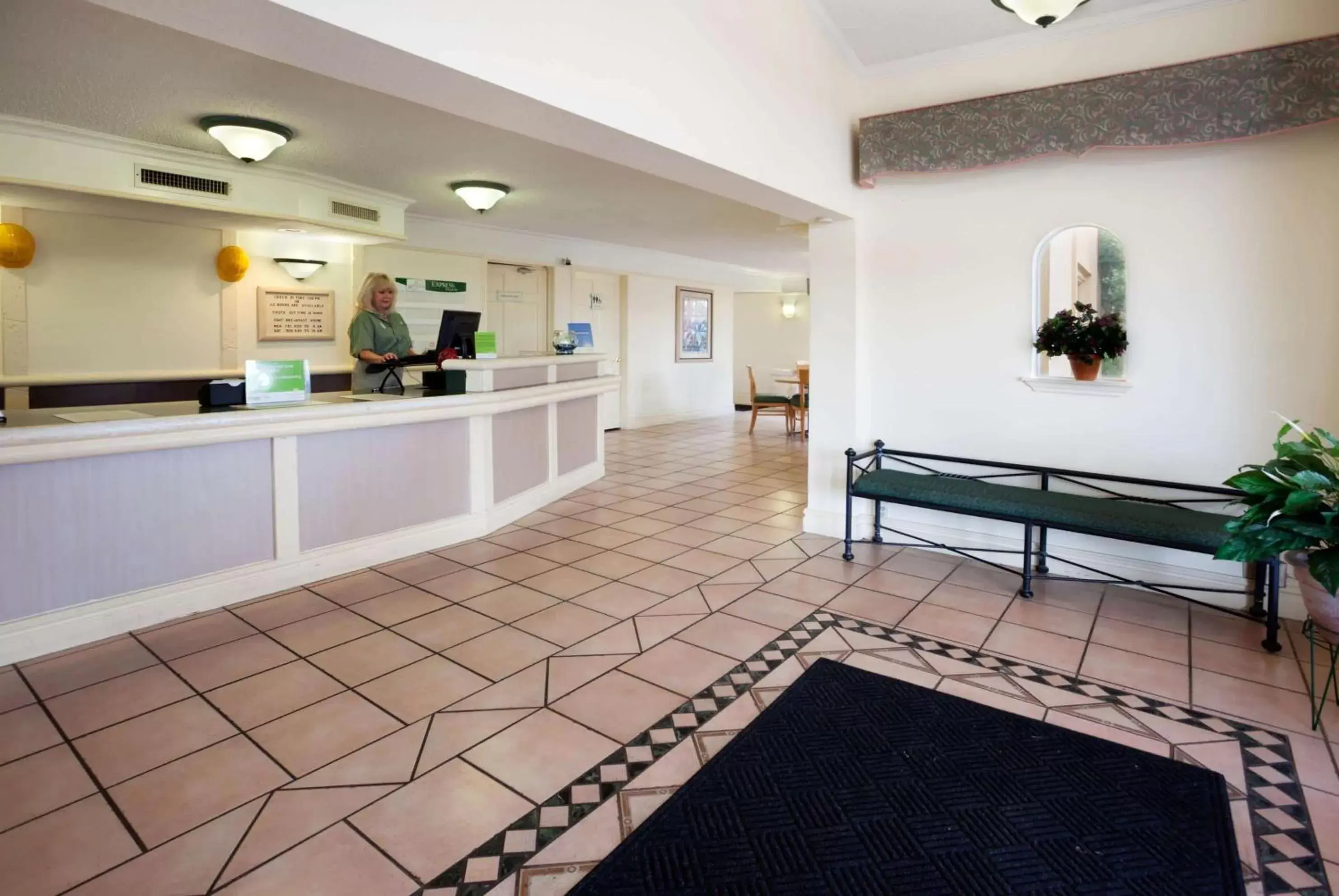 Lobby or reception, Lobby/Reception in La Quinta Inn by Wyndham Austin Oltorf