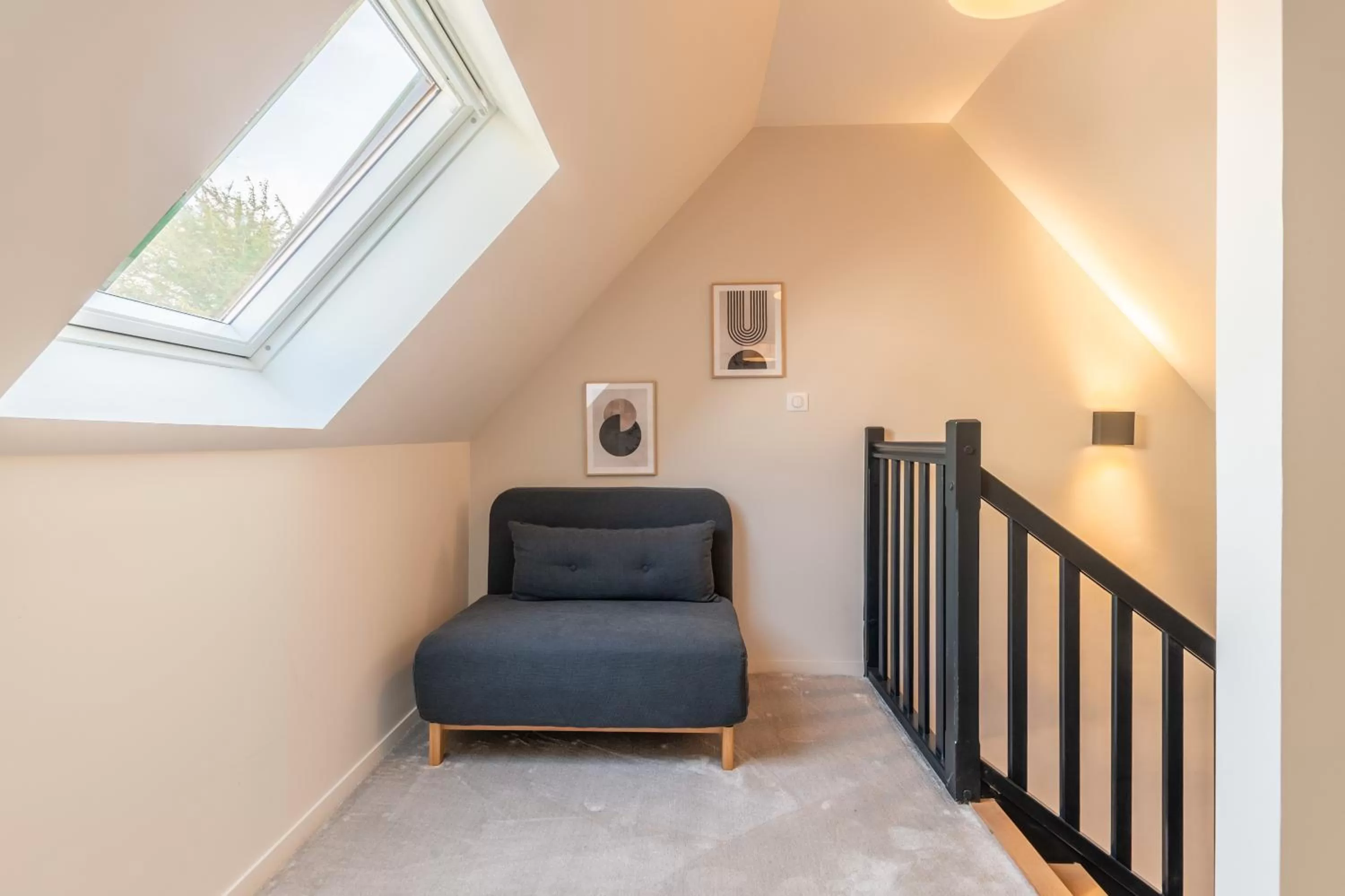 Night, Seating Area in Hôtel Échappée en Baie - Parking privé gratuit