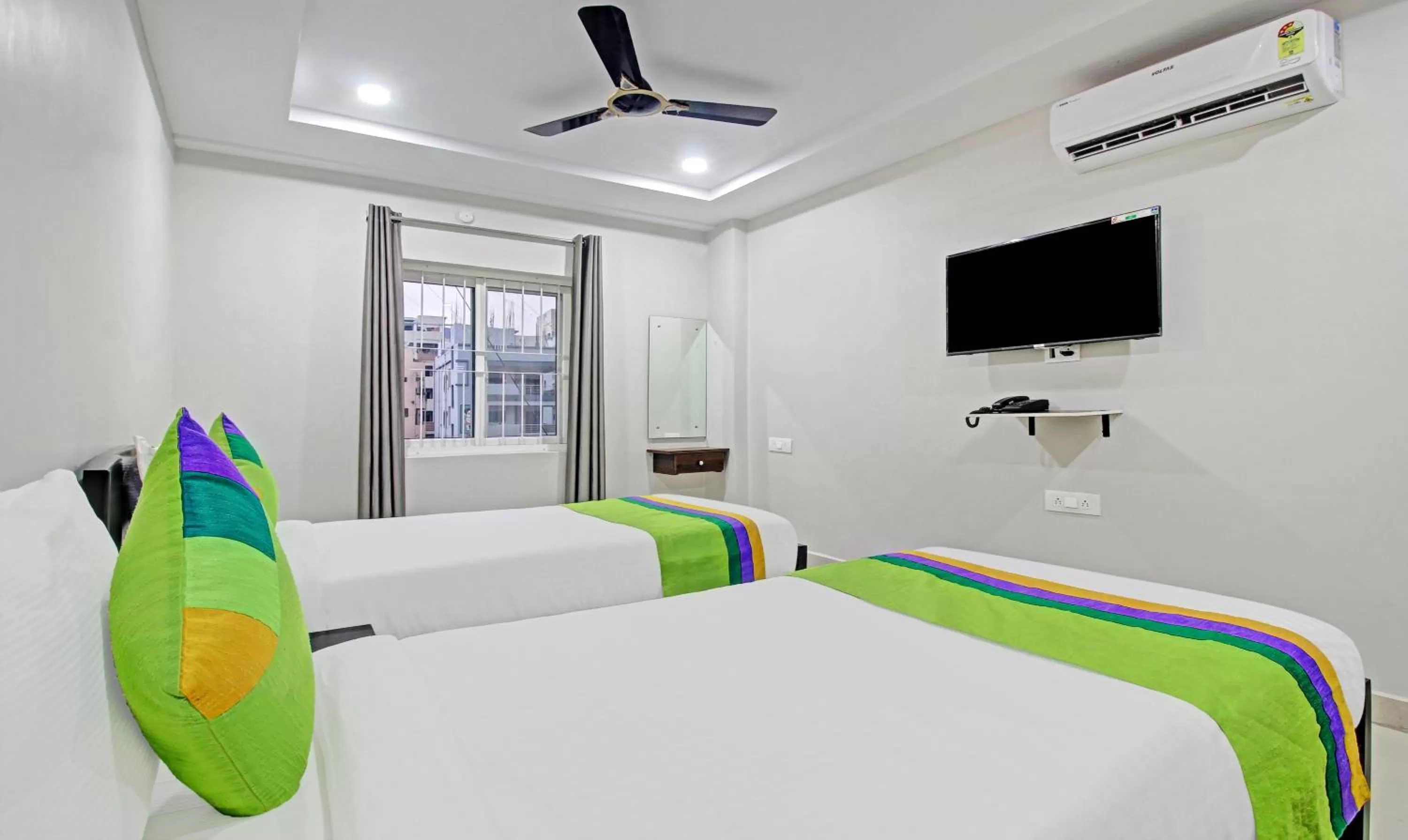 Bedroom, Bed in Itsy Hotels Sunrise Grand, Hitech City