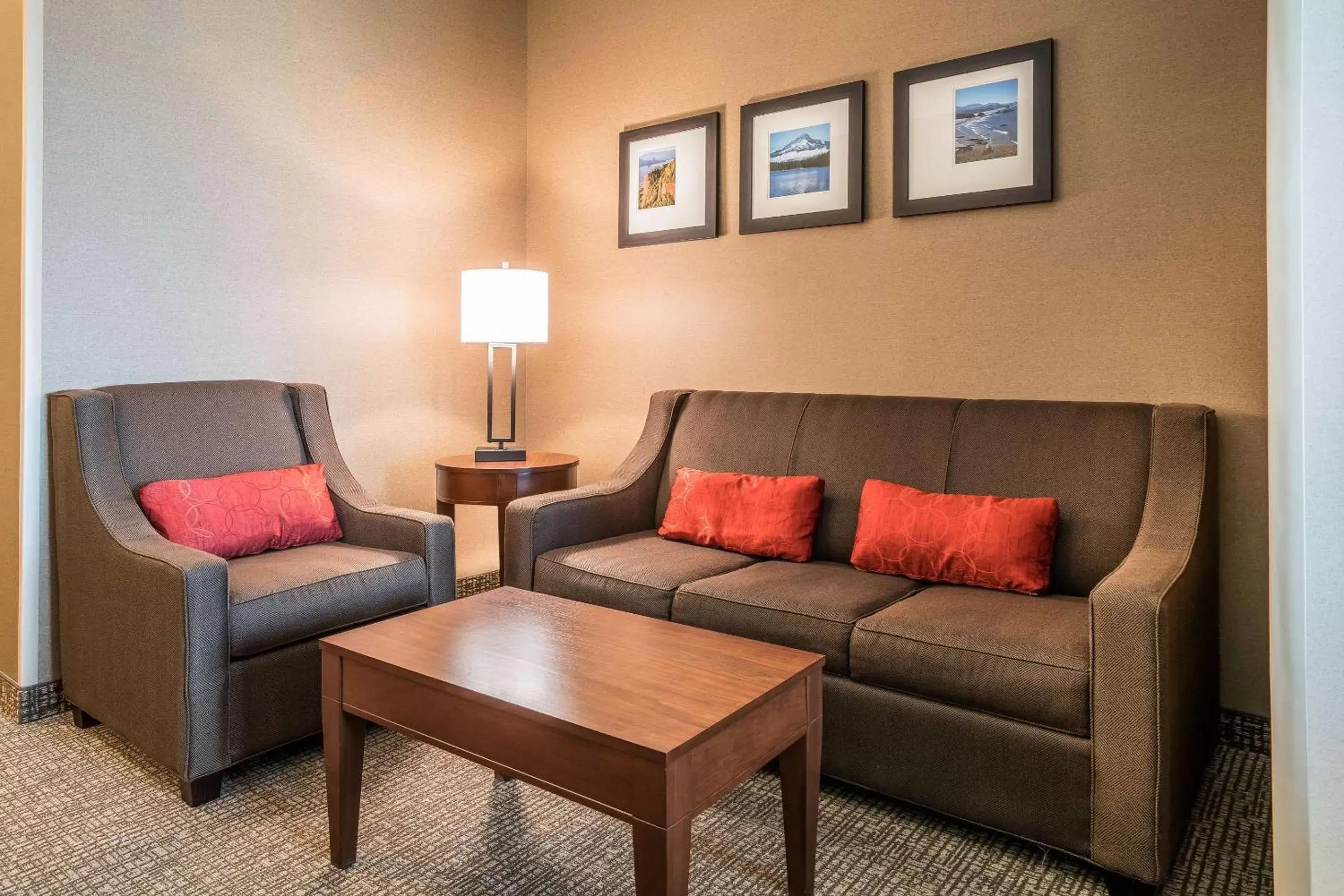 Photo of the whole room, Seating Area in Comfort Inn & Suites Hermiston