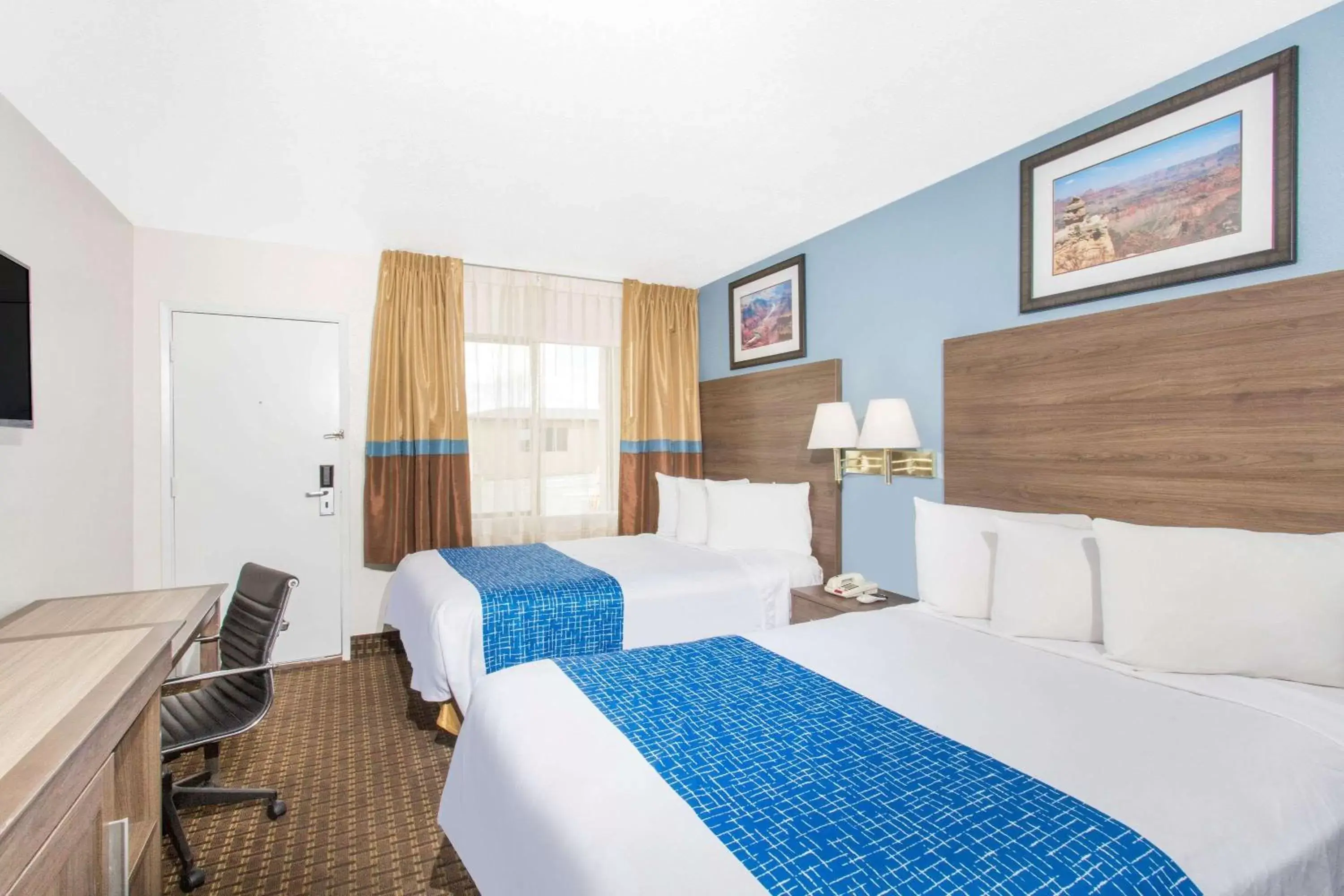 Photo of the whole room, Bed in Travelodge by Wyndham Williams Grand Canyon