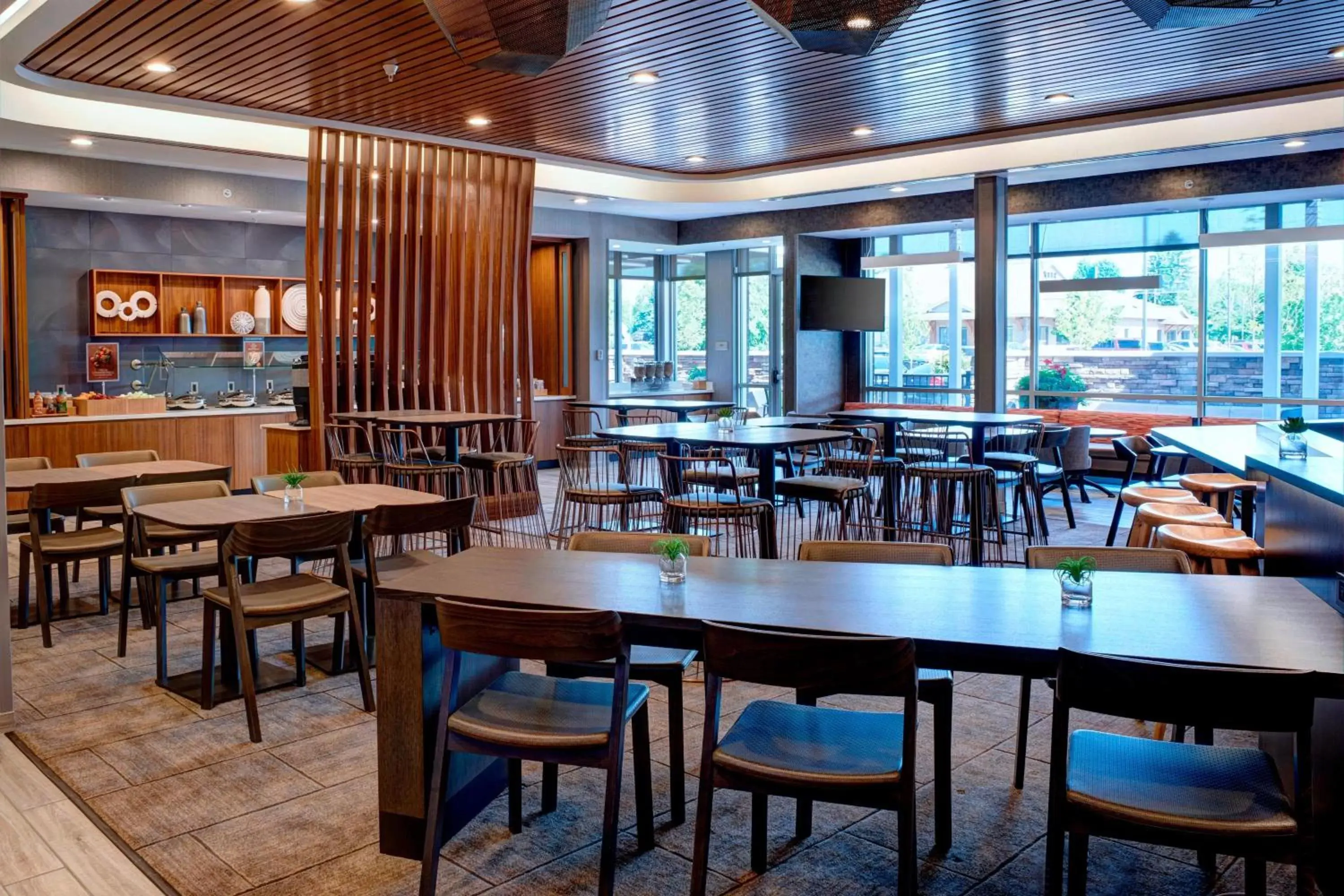 Lobby or reception, Restaurant/Places to Eat in SpringHill Suites by Marriott Grand Rapids West