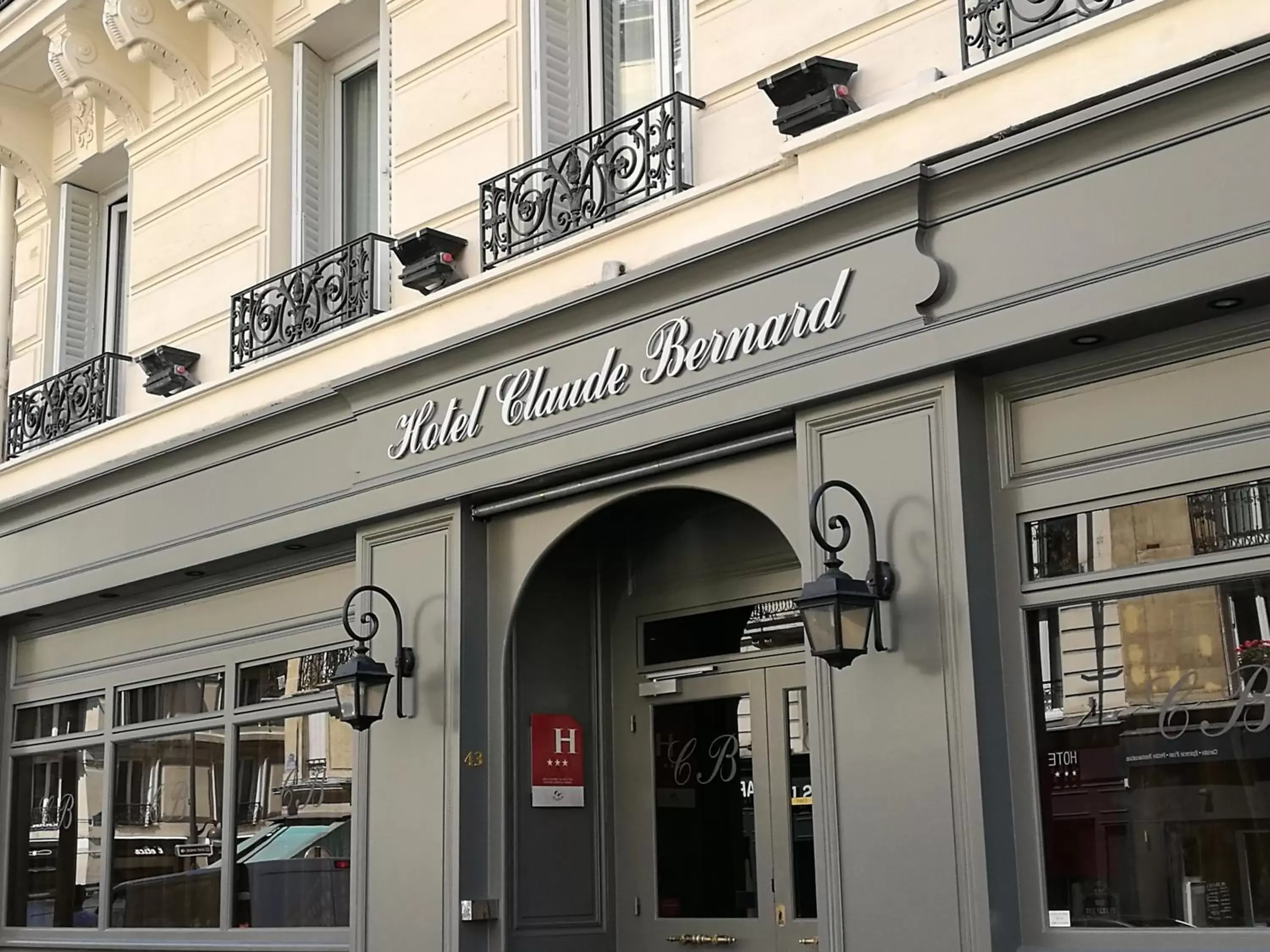 Facade/entrance in Hotel Claude Bernard Saint-Germain
