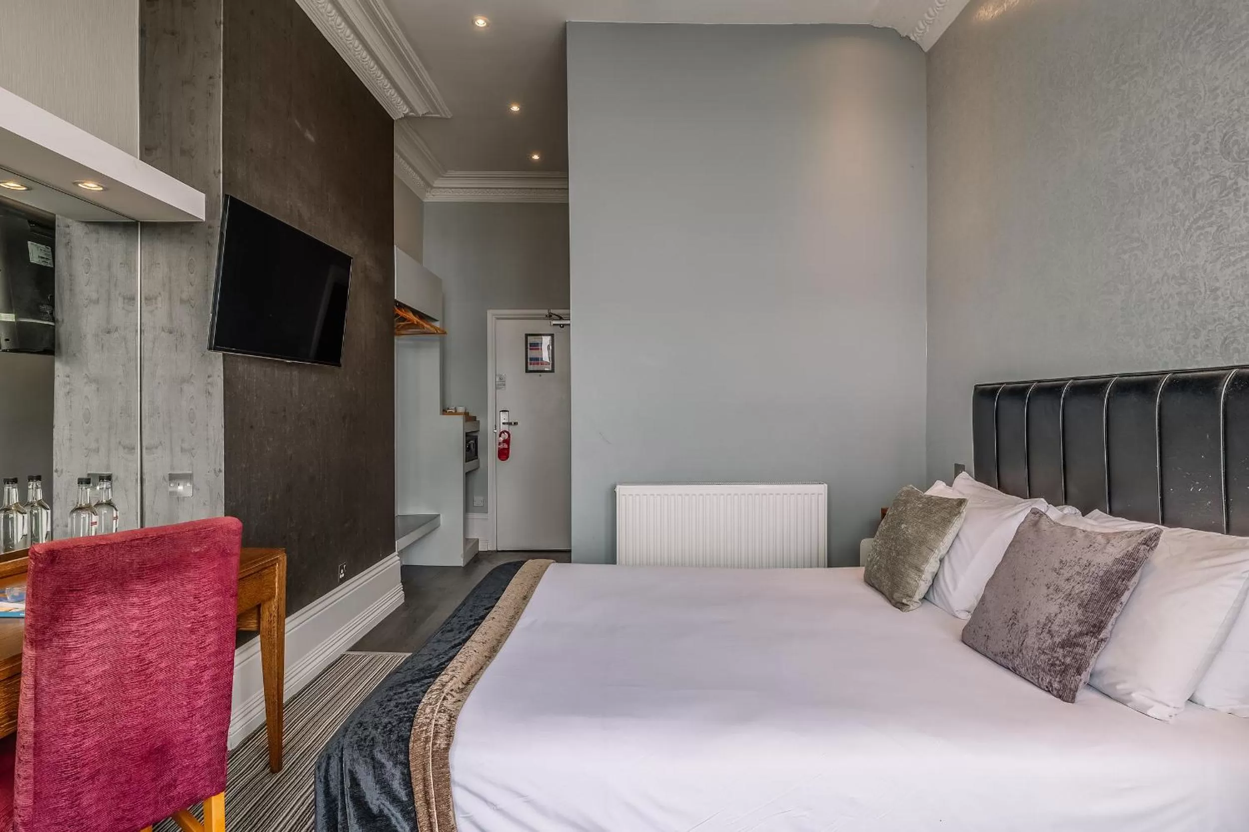 Bedroom, Bed in Muthu Westcliff Hotel (Near London Southend Airport)