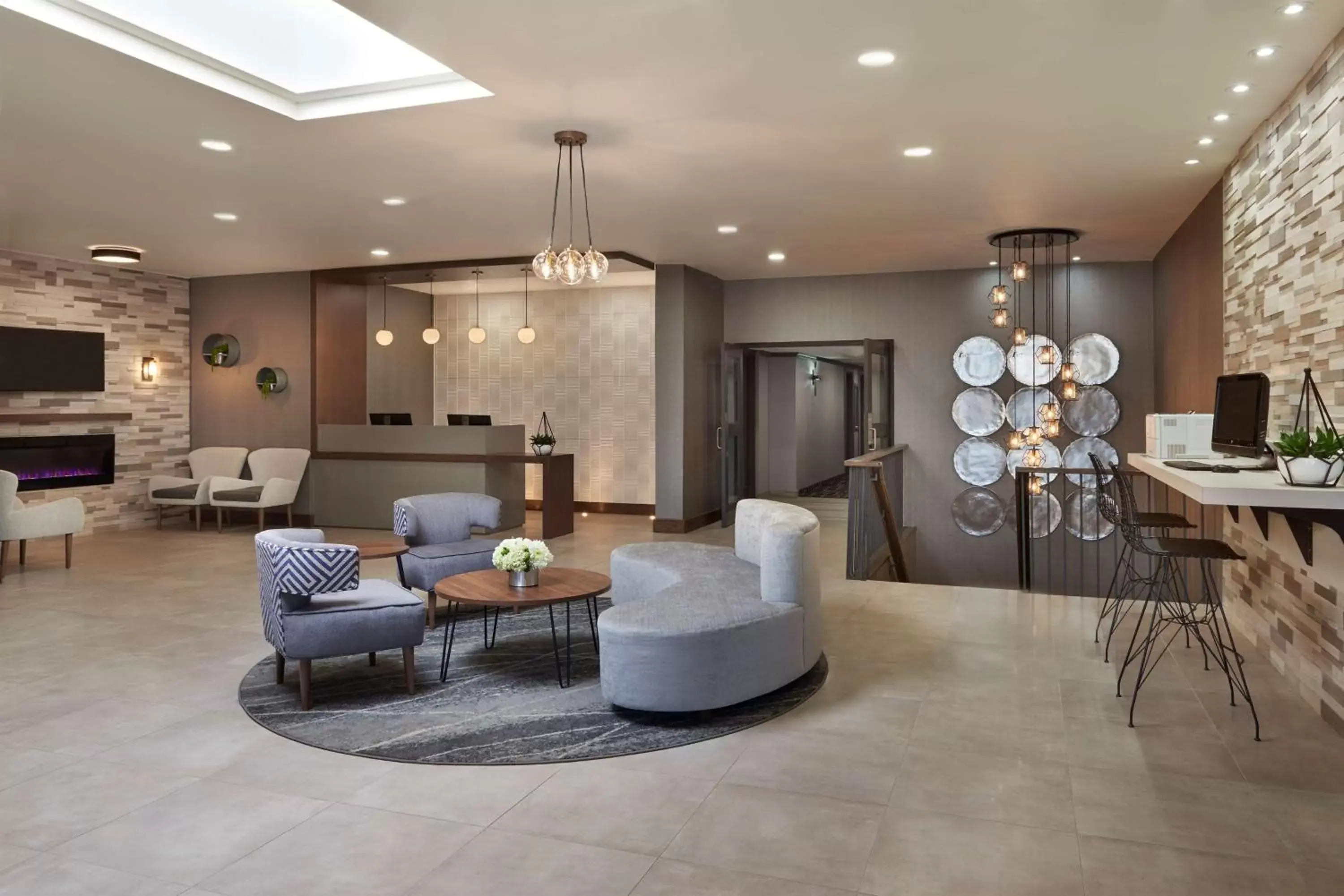 Lobby or reception, Seating Area in Best Western Parkway Hotel Toronto North