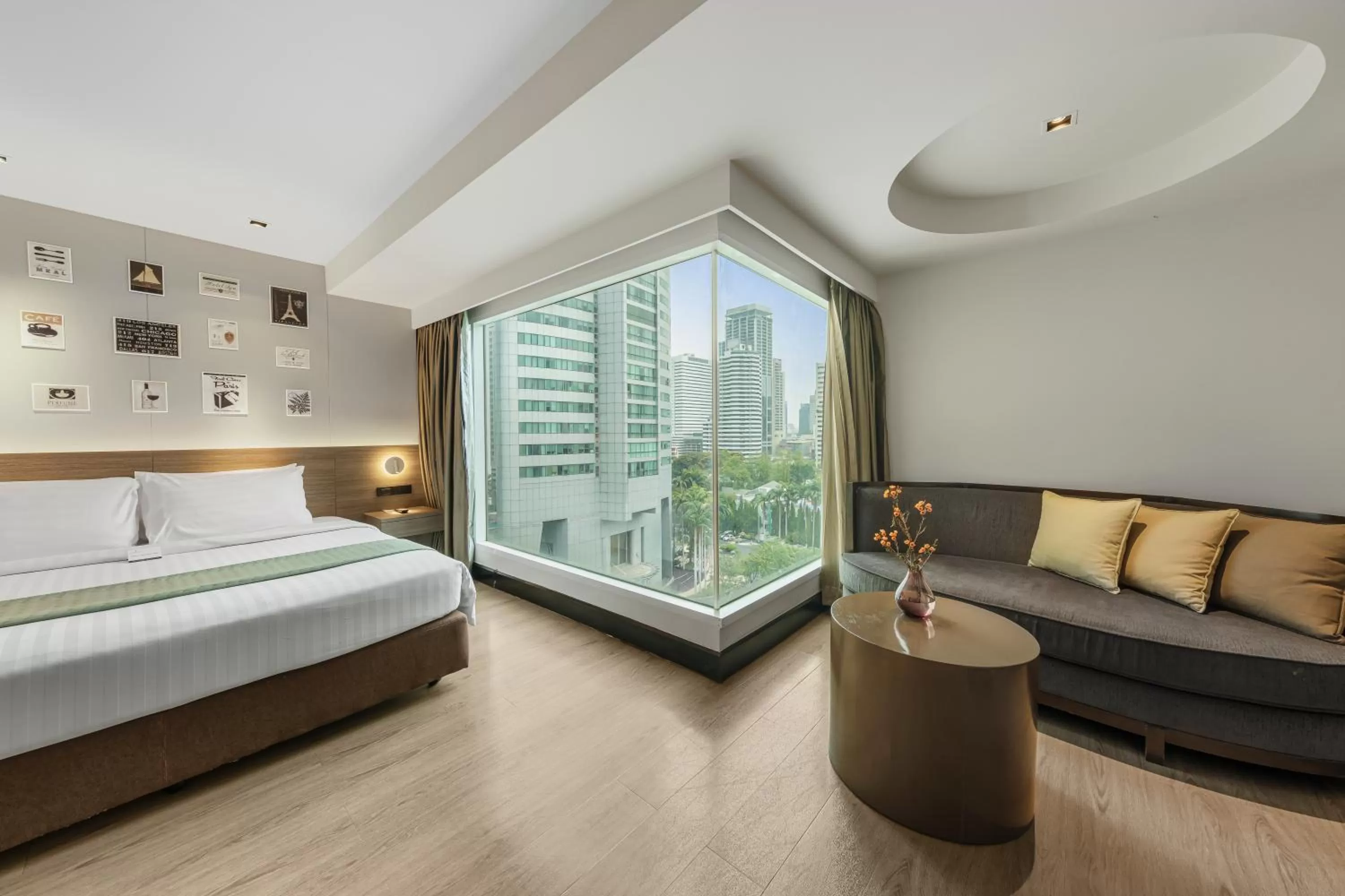 Bedroom, Bed in Golden Tulip Mandison Suites