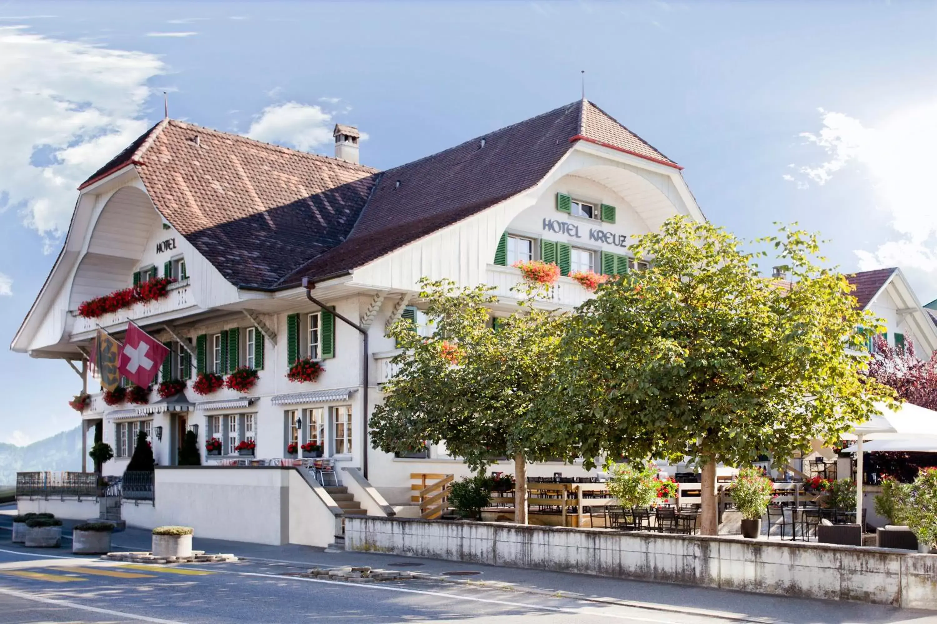 Facade/entrance, Property Building in Hotel Gasthof Kreuz