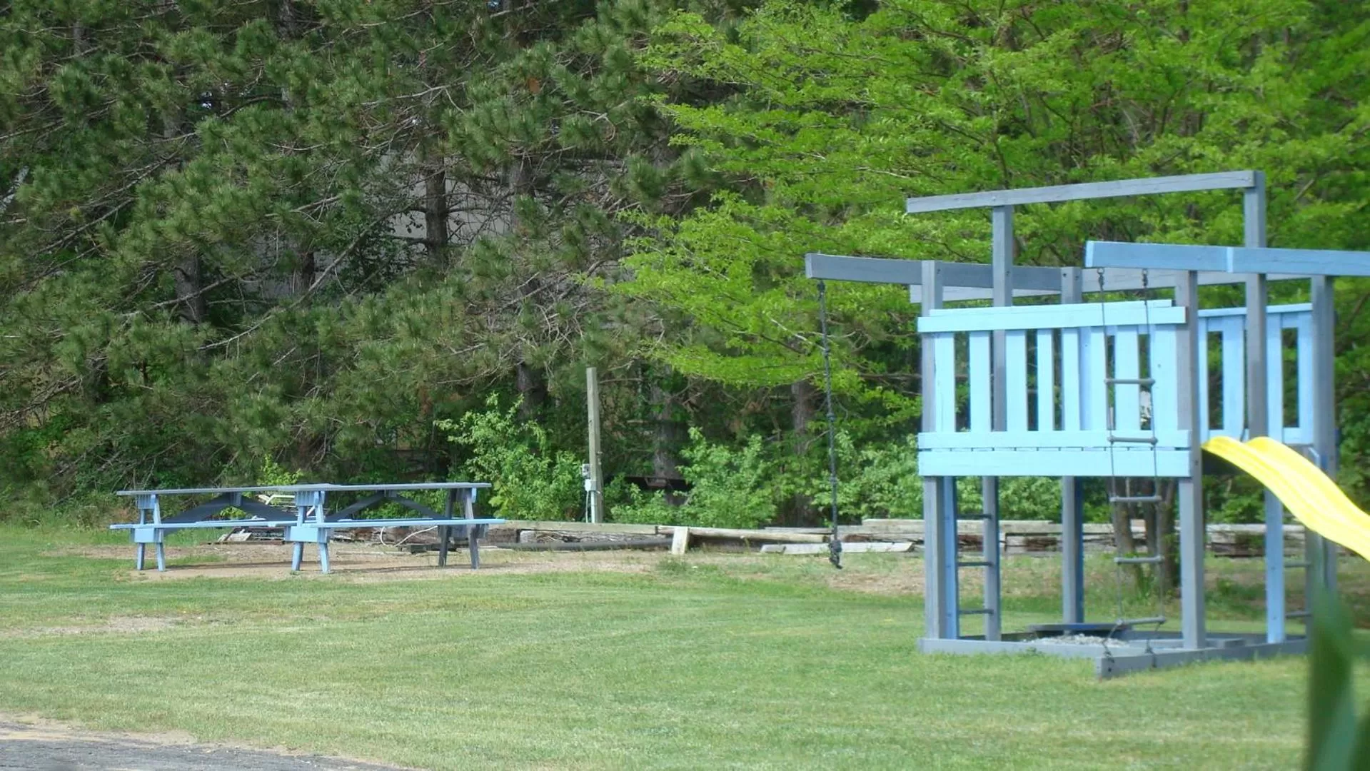 Day in Mountain View Motel