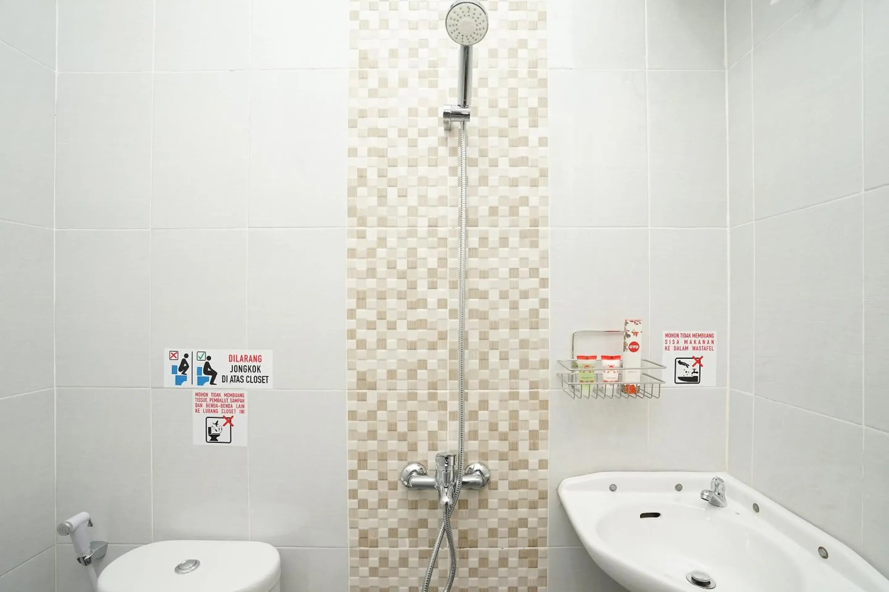 Bathroom in OYO 614 Graha 8 Syariah