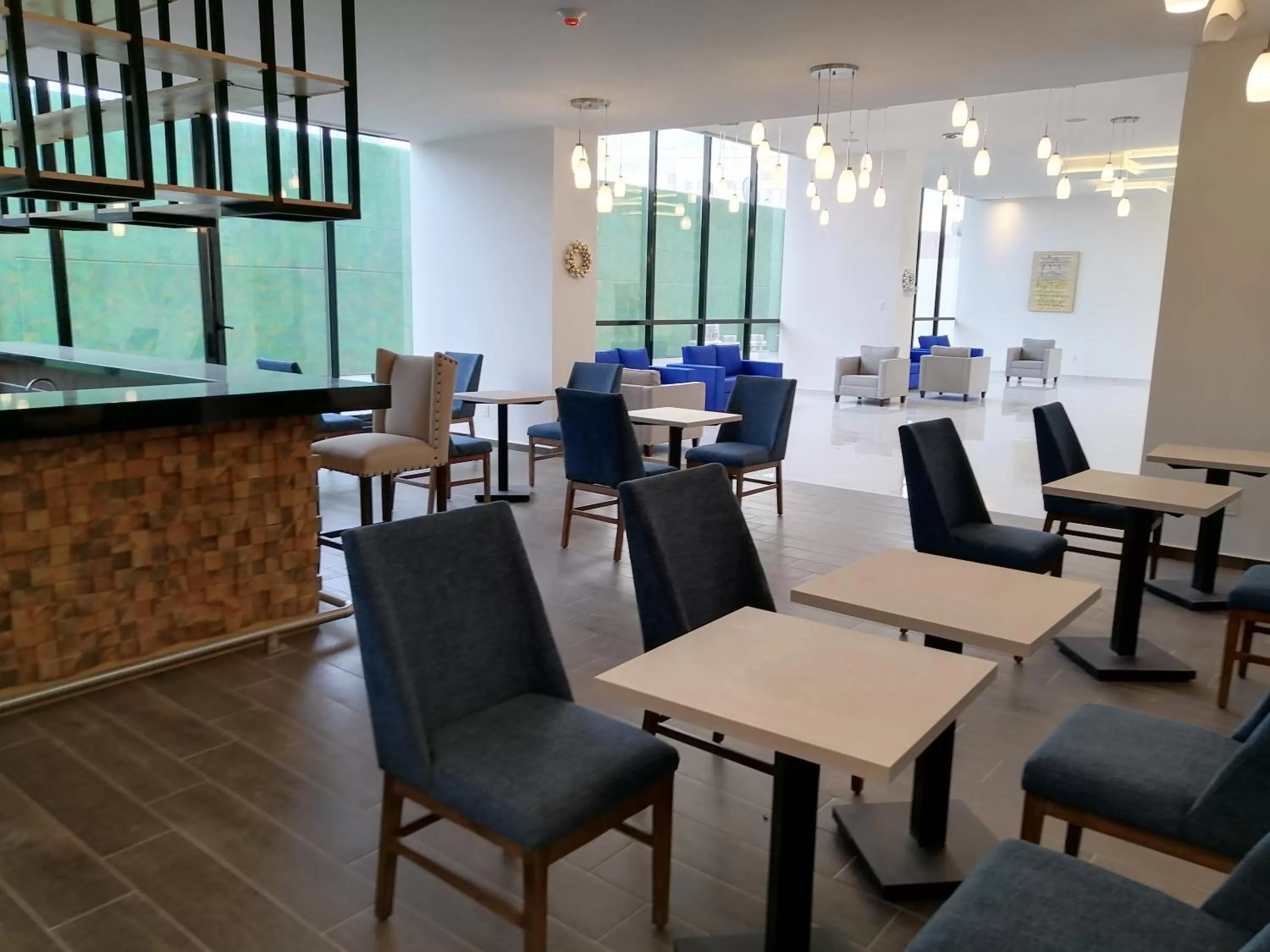 Lounge or bar in Wyndham Puebla Angelopolis