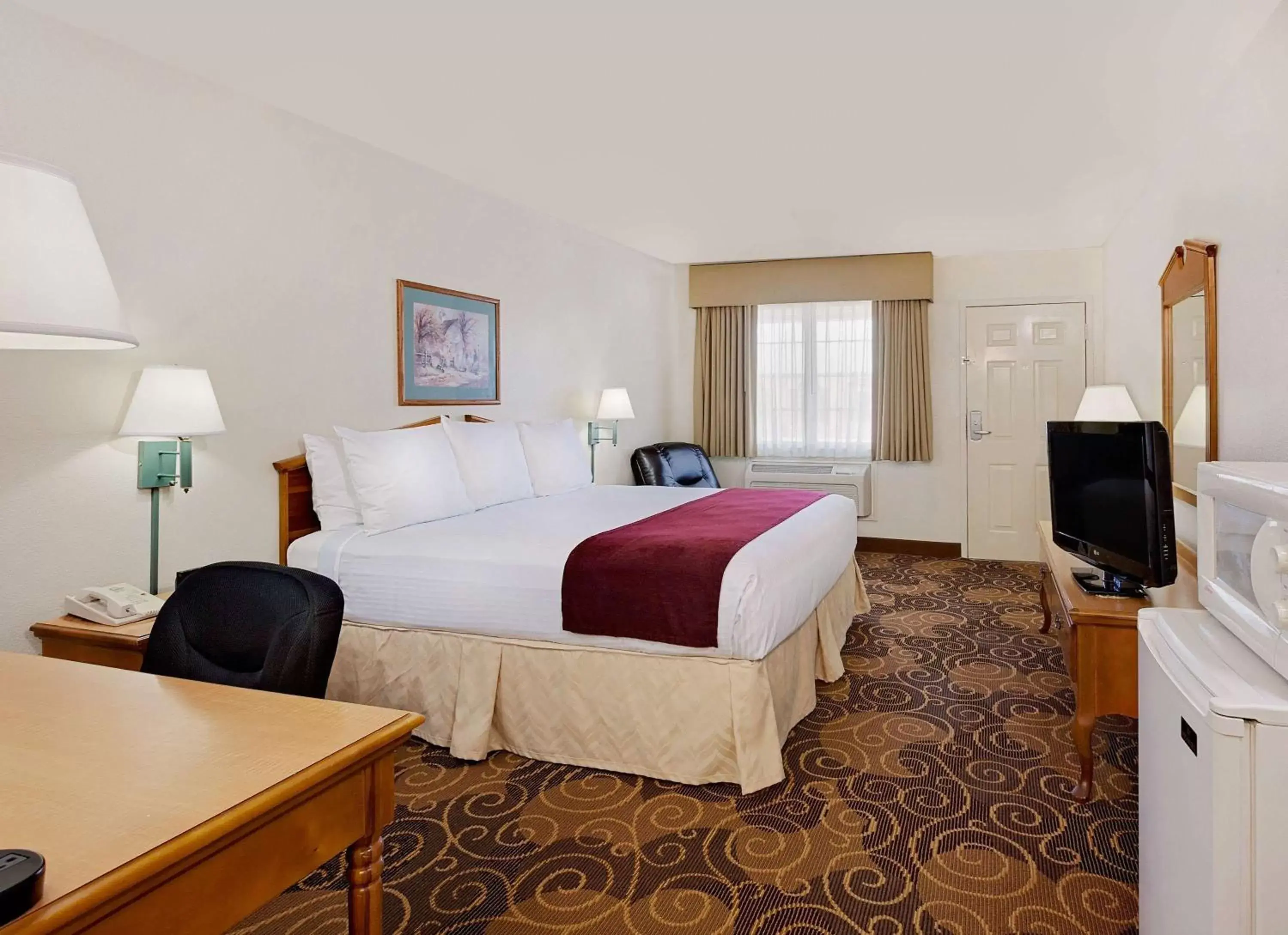 Photo of the whole room in Days Inn by Wyndham San Angelo
