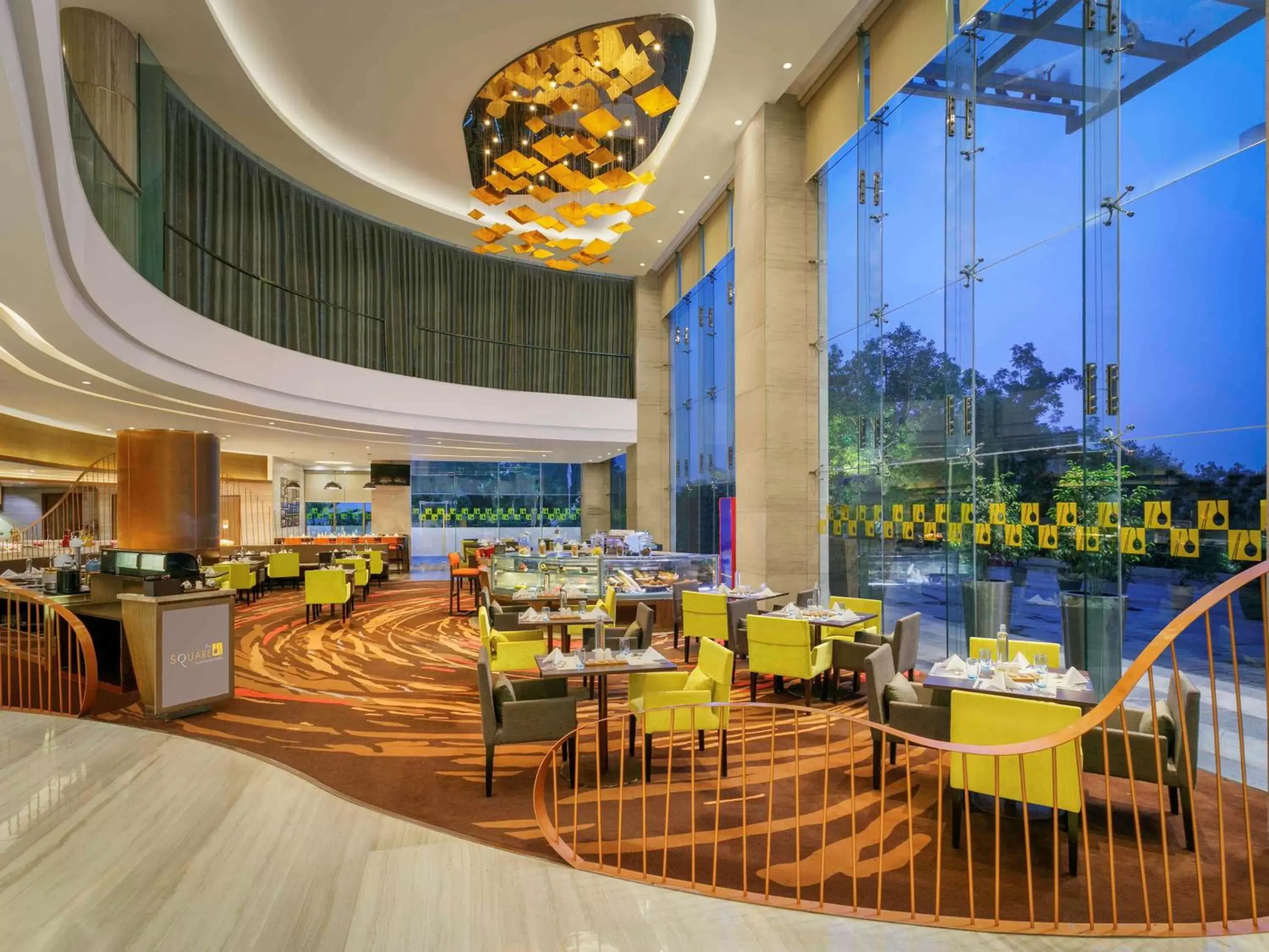 Restaurant/Places to Eat in Novotel Ahmedabad