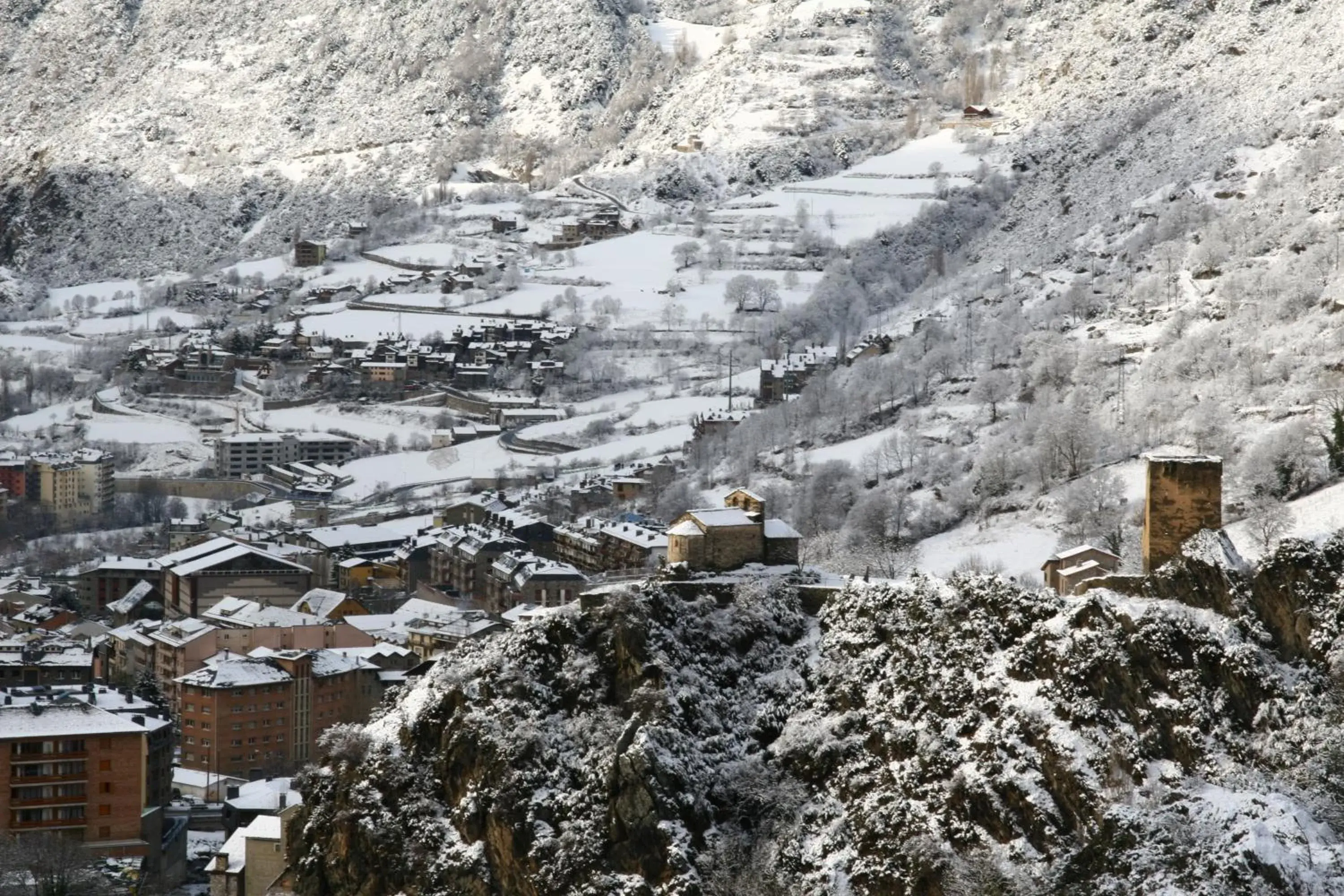 Neighbourhood, Winter in Montecarlo