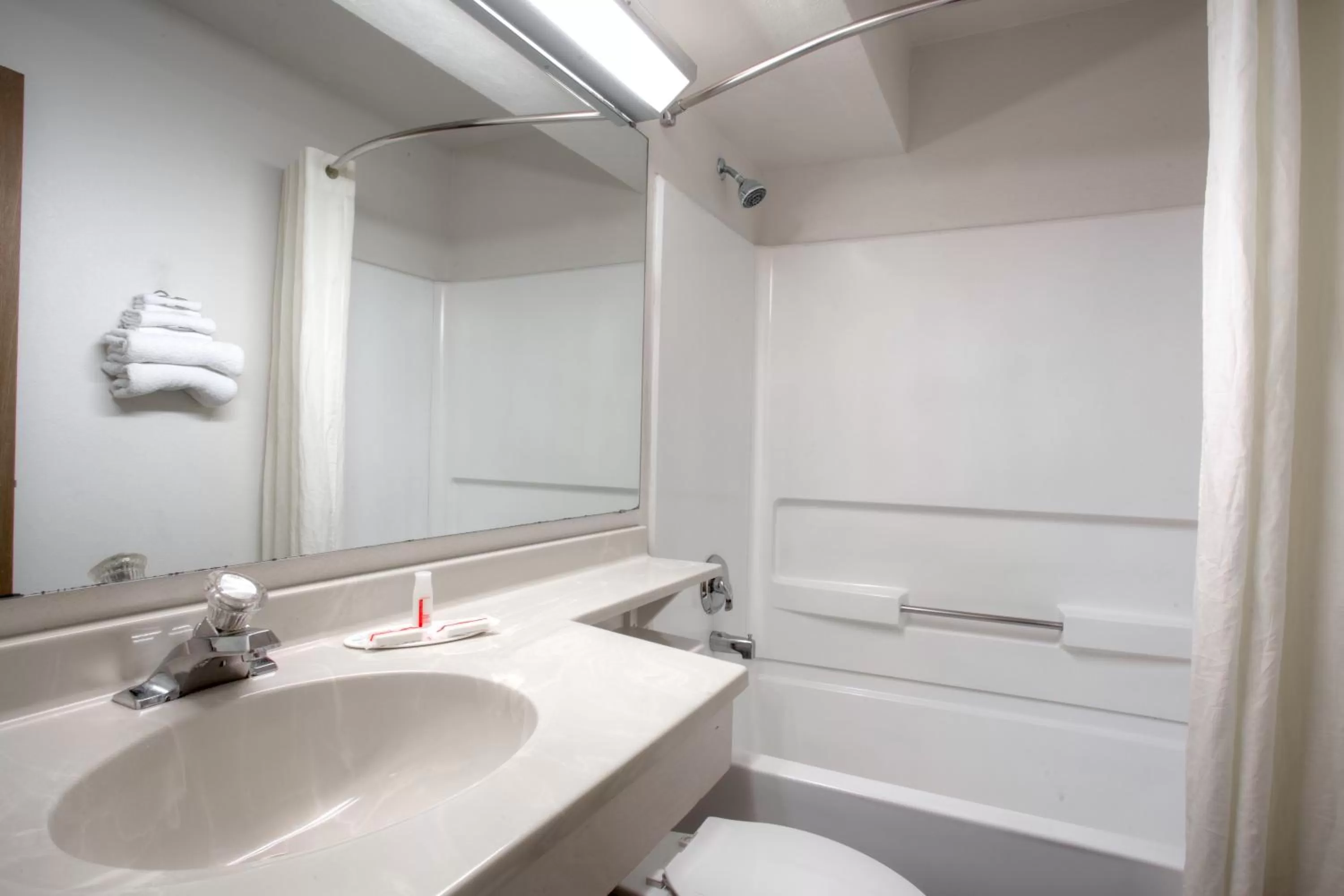 Bathroom in Super-8-Gainesville-I-75-Hospital-University-Area