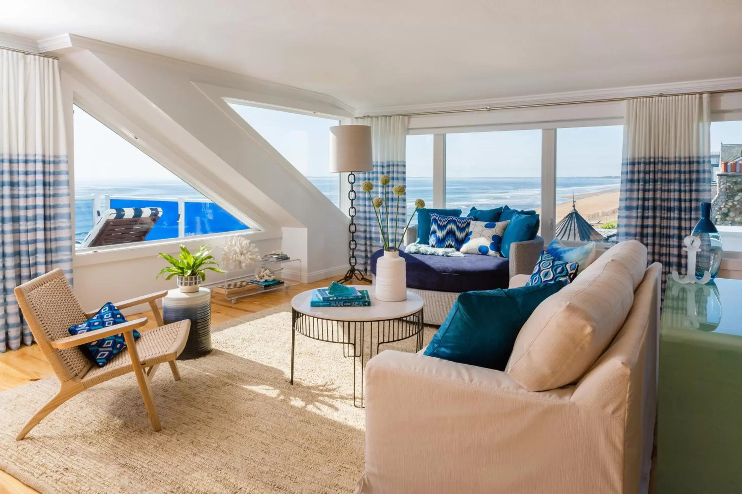 Living room, Seating Area in Blue - Inn on the Beach