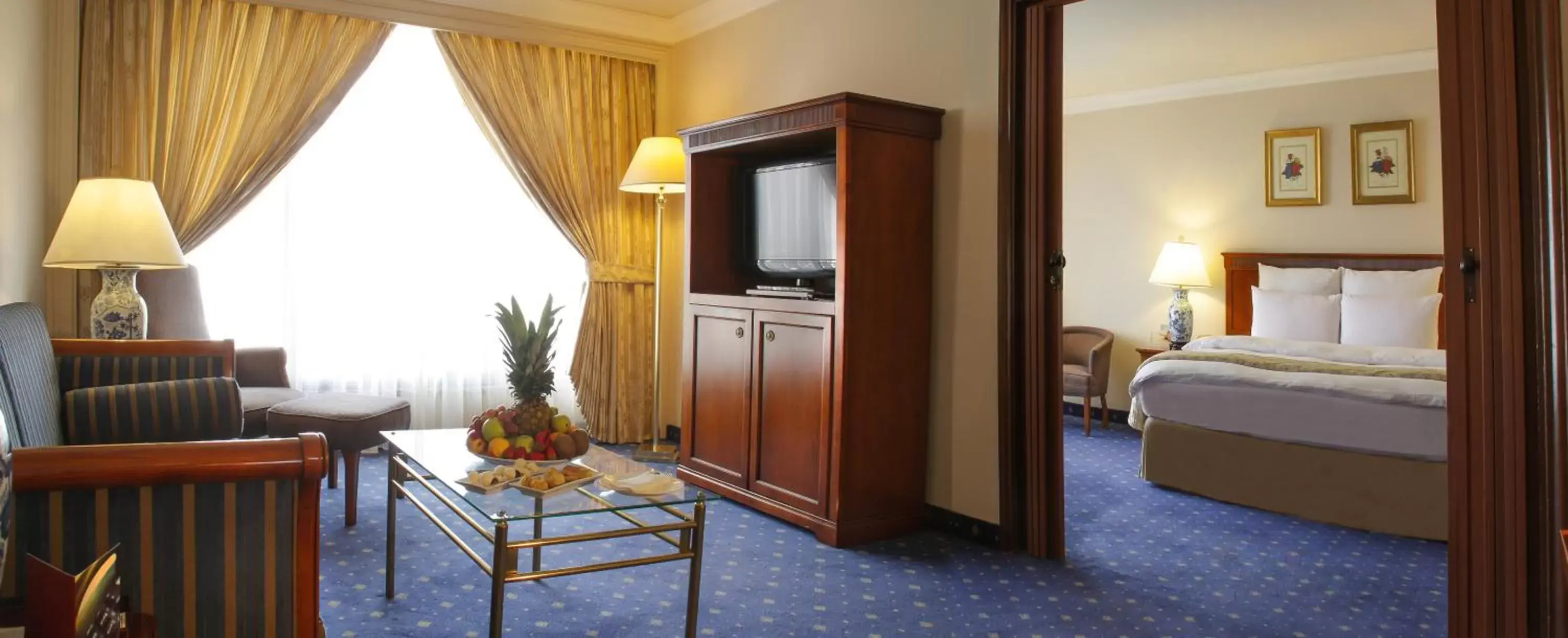 Photo of the whole room, Bed in Regency Palace Amman
