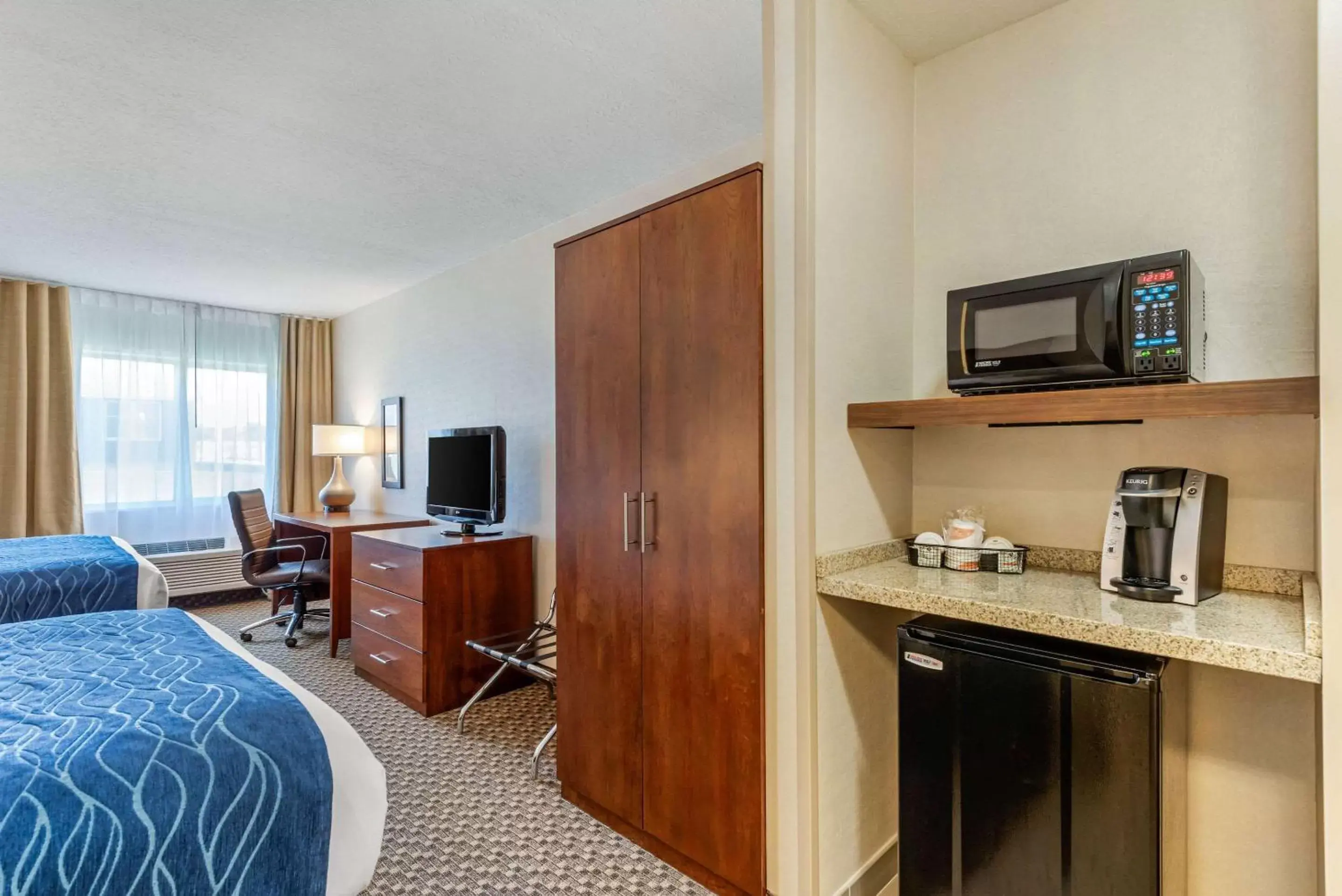 Photo of the whole room, Bed in Comfort Inn & Suites near Route 66 Photo of the whole room, Bed in Comfort Inn & Suites near Route 66