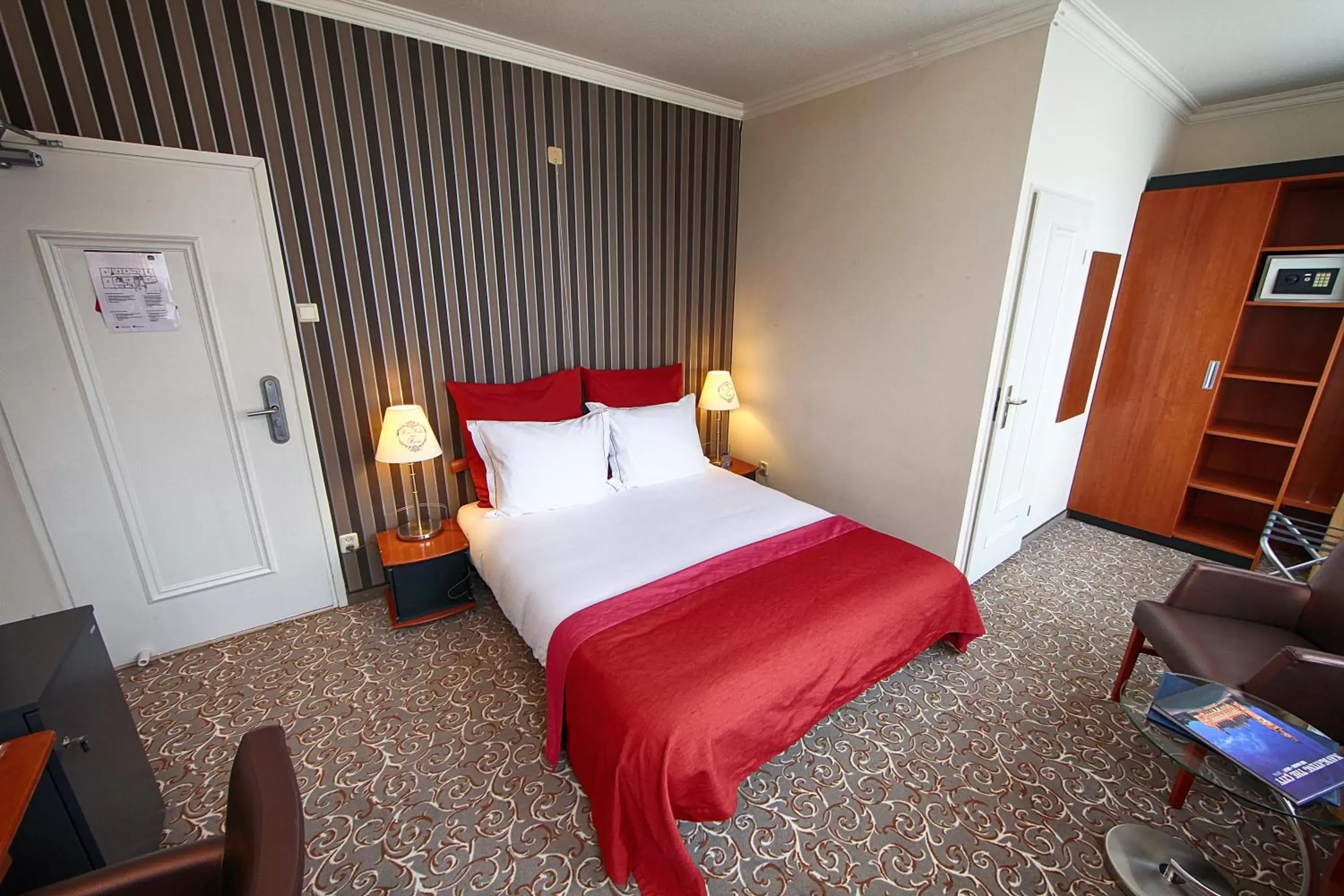 Photo of the whole room, Bed in Best Western Museumhotels Delft