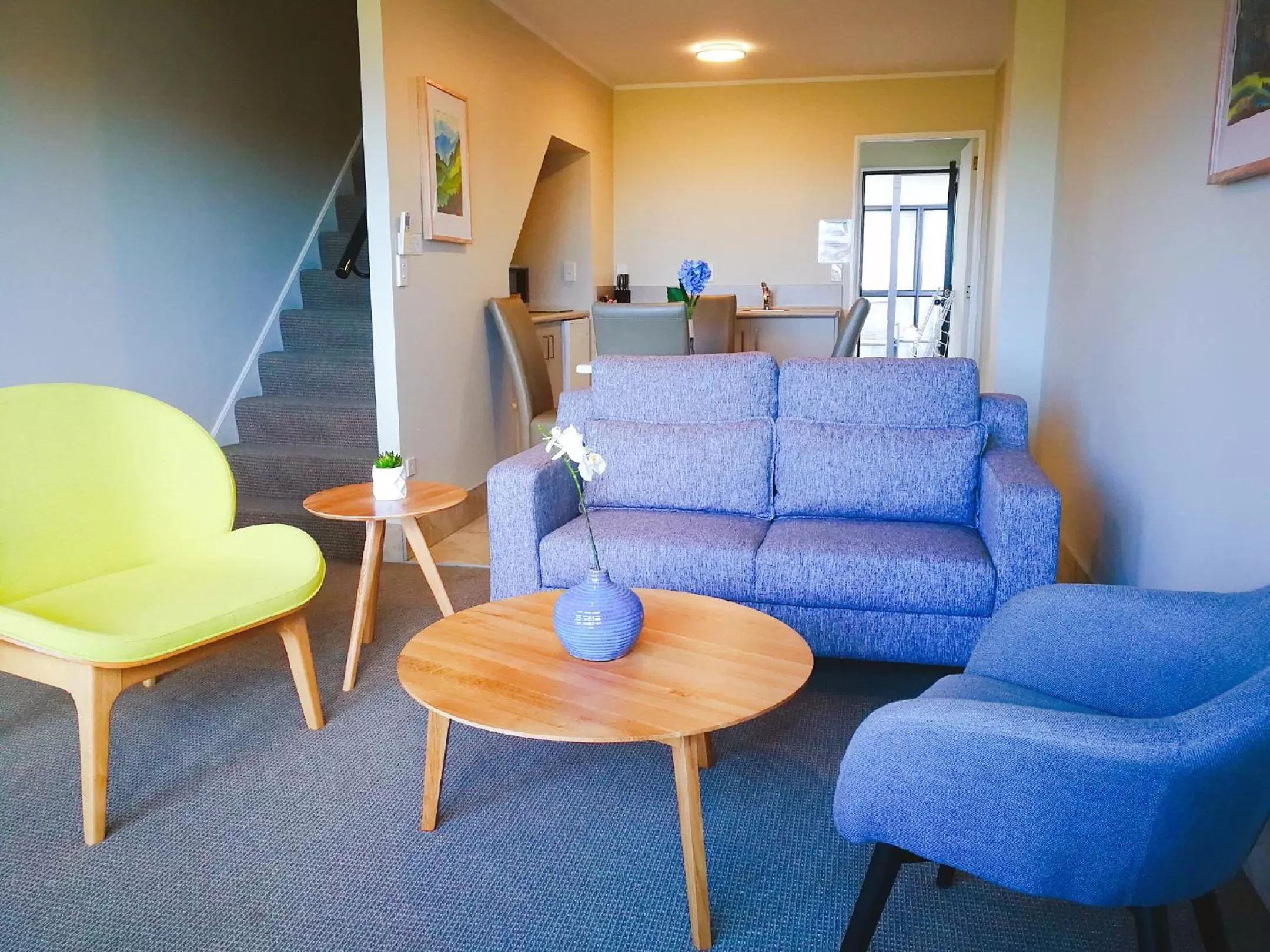 Living room in Le Chalet Suisse Motel Taupo