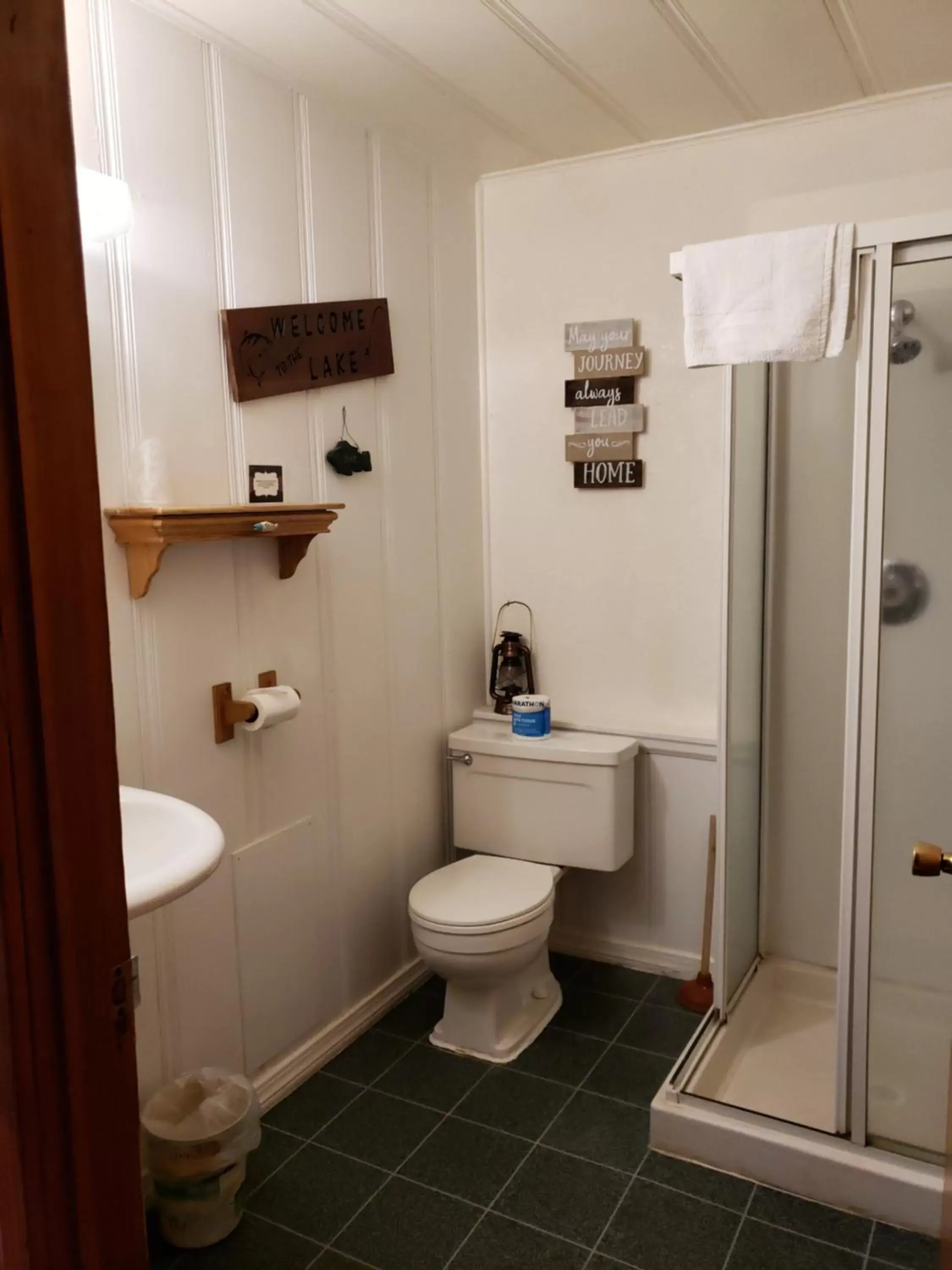 Shower, Bathroom in CRESCENT MOON MOTEL