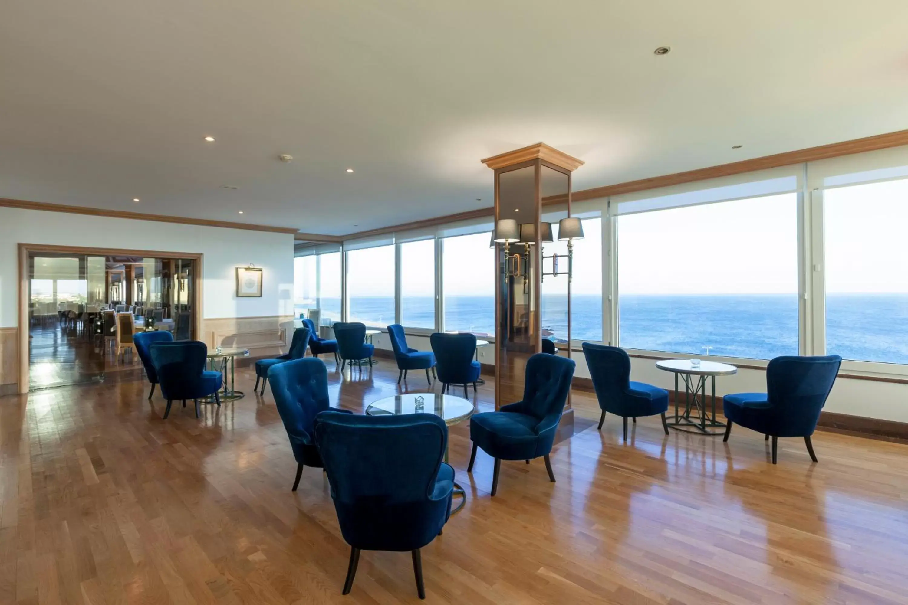 Lounge or bar in Carcavelos Beach Hotel Lounge or bar in Carcavelos Beach Hotel