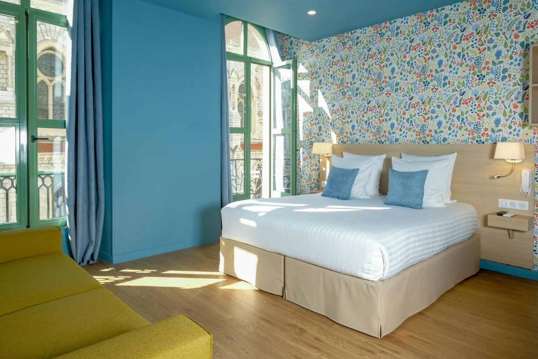 Bedroom, Bed in Hôtel Du Centre, un hôtel AMMI