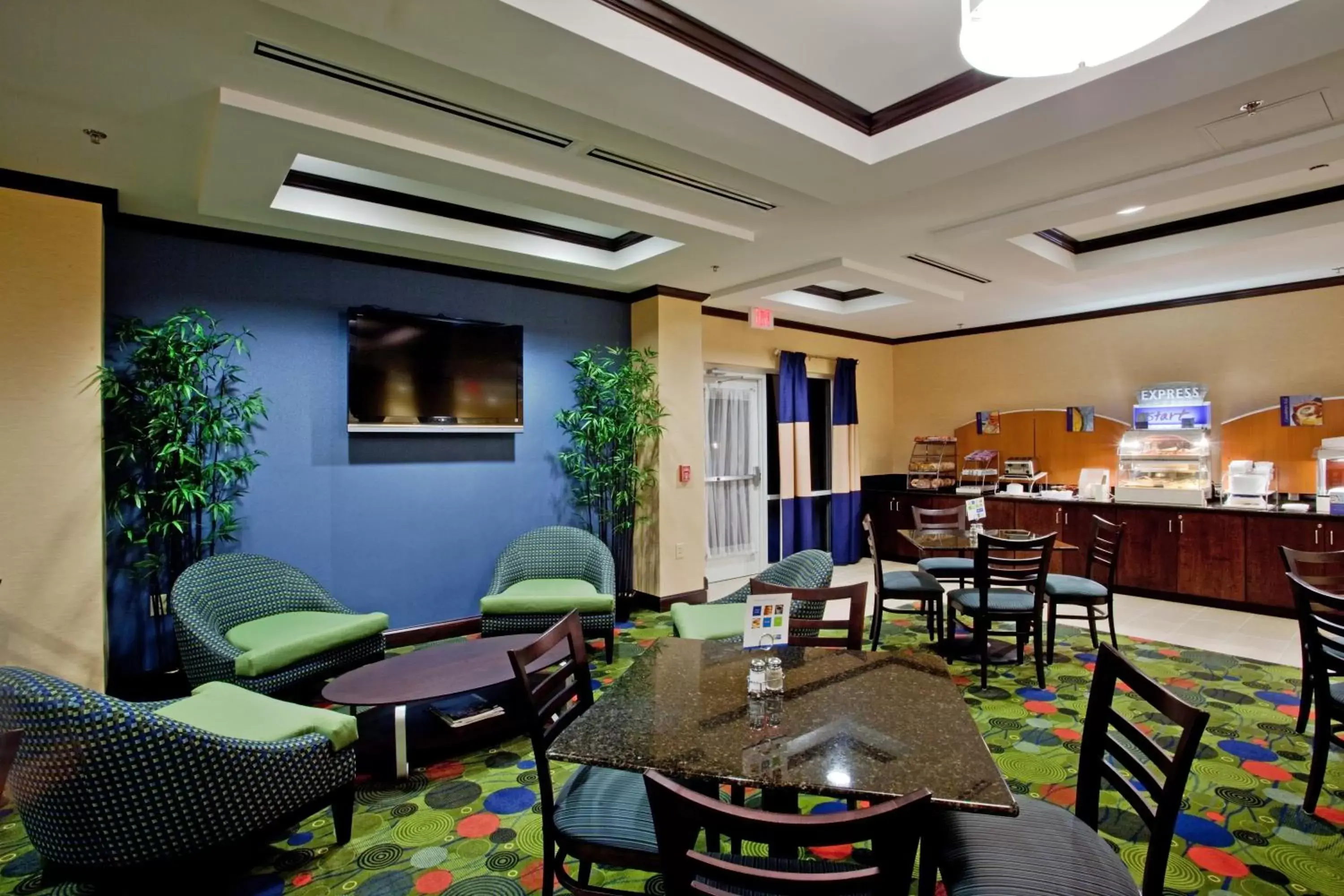 Breakfast, Restaurant/Places to Eat in Holiday Inn Express Hotel Raleigh Southwest, an IHG Hotel