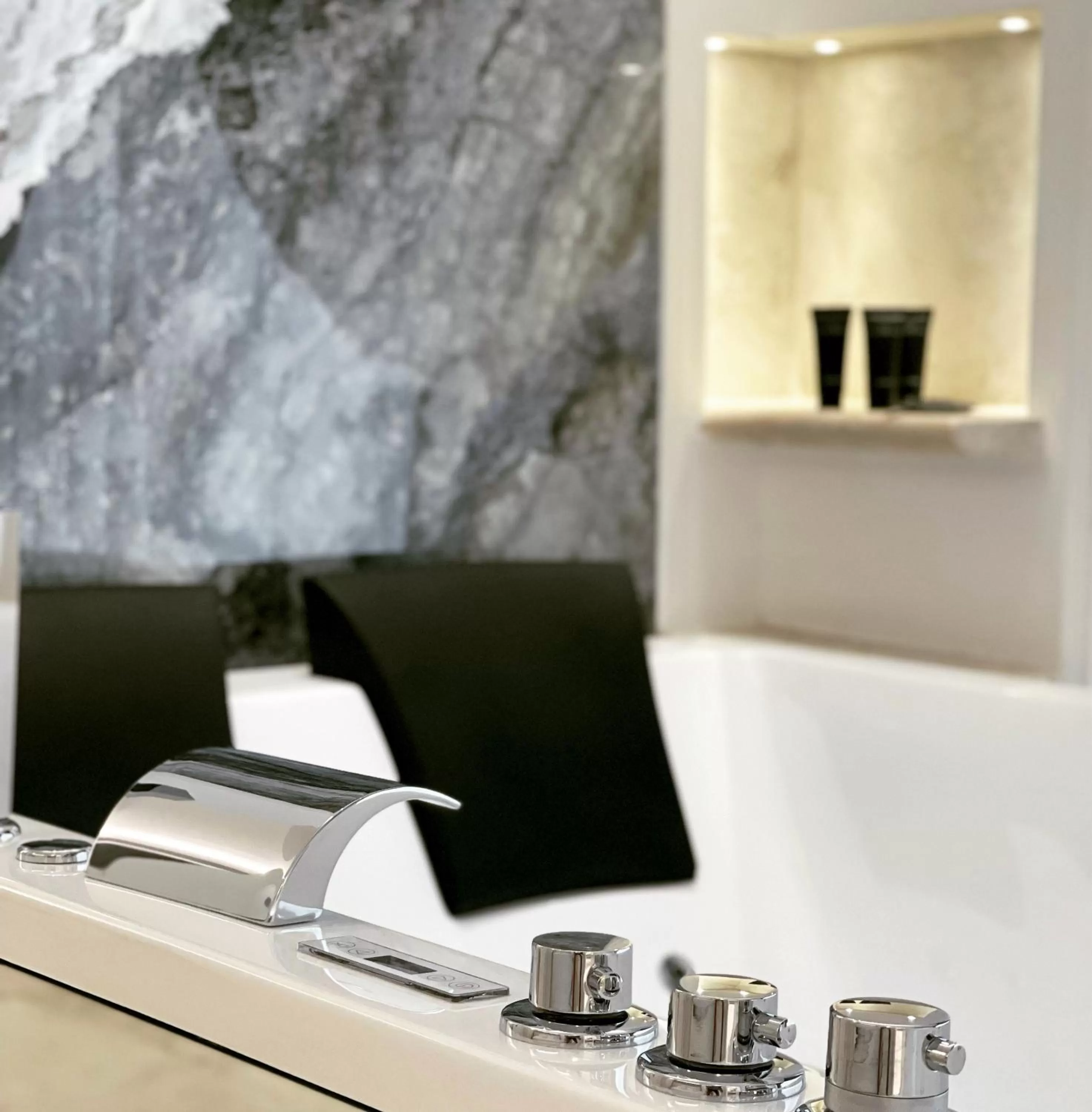 Hot Tub in Domus De Cinti