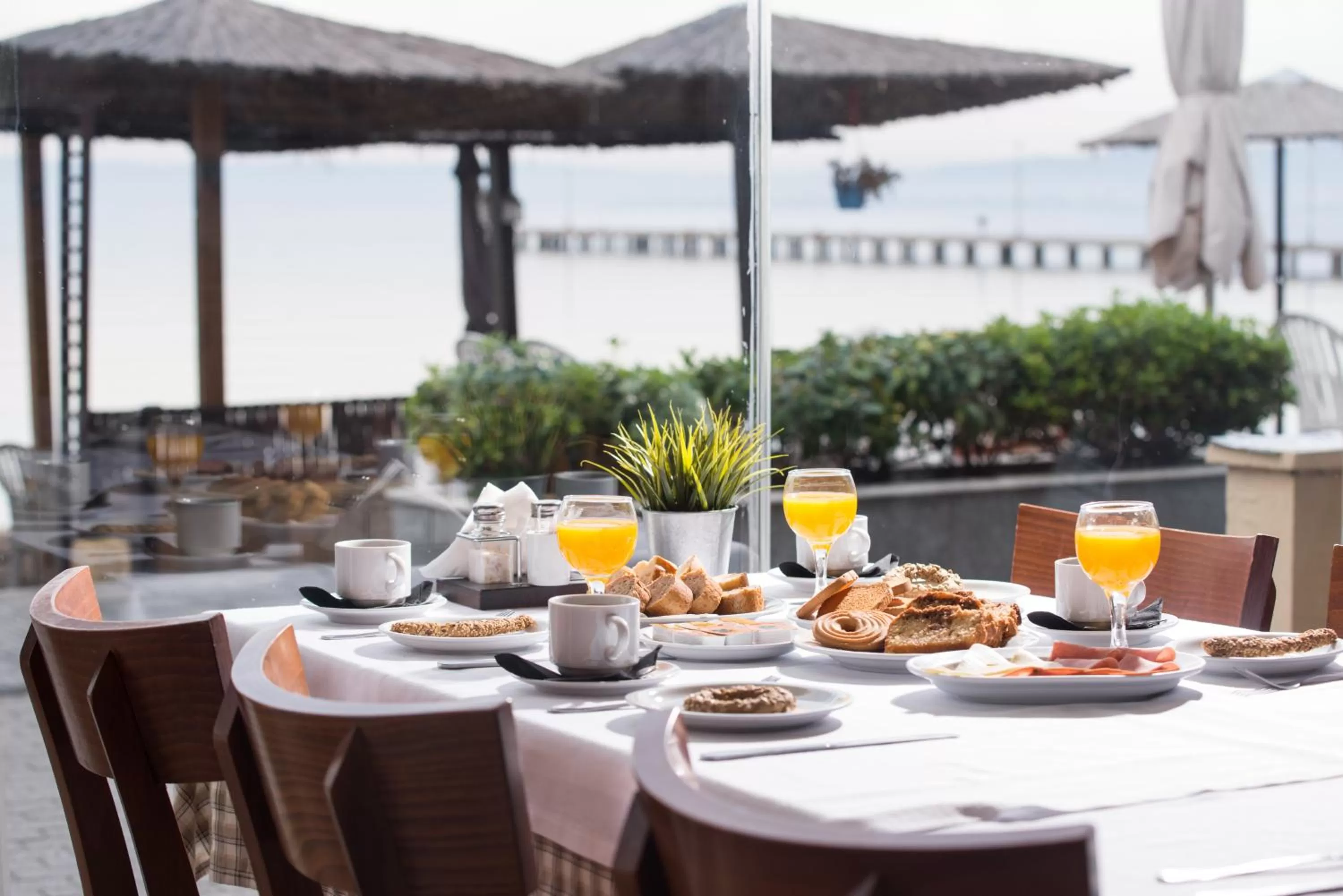 Restaurant/places to eat in Hotel Aigli