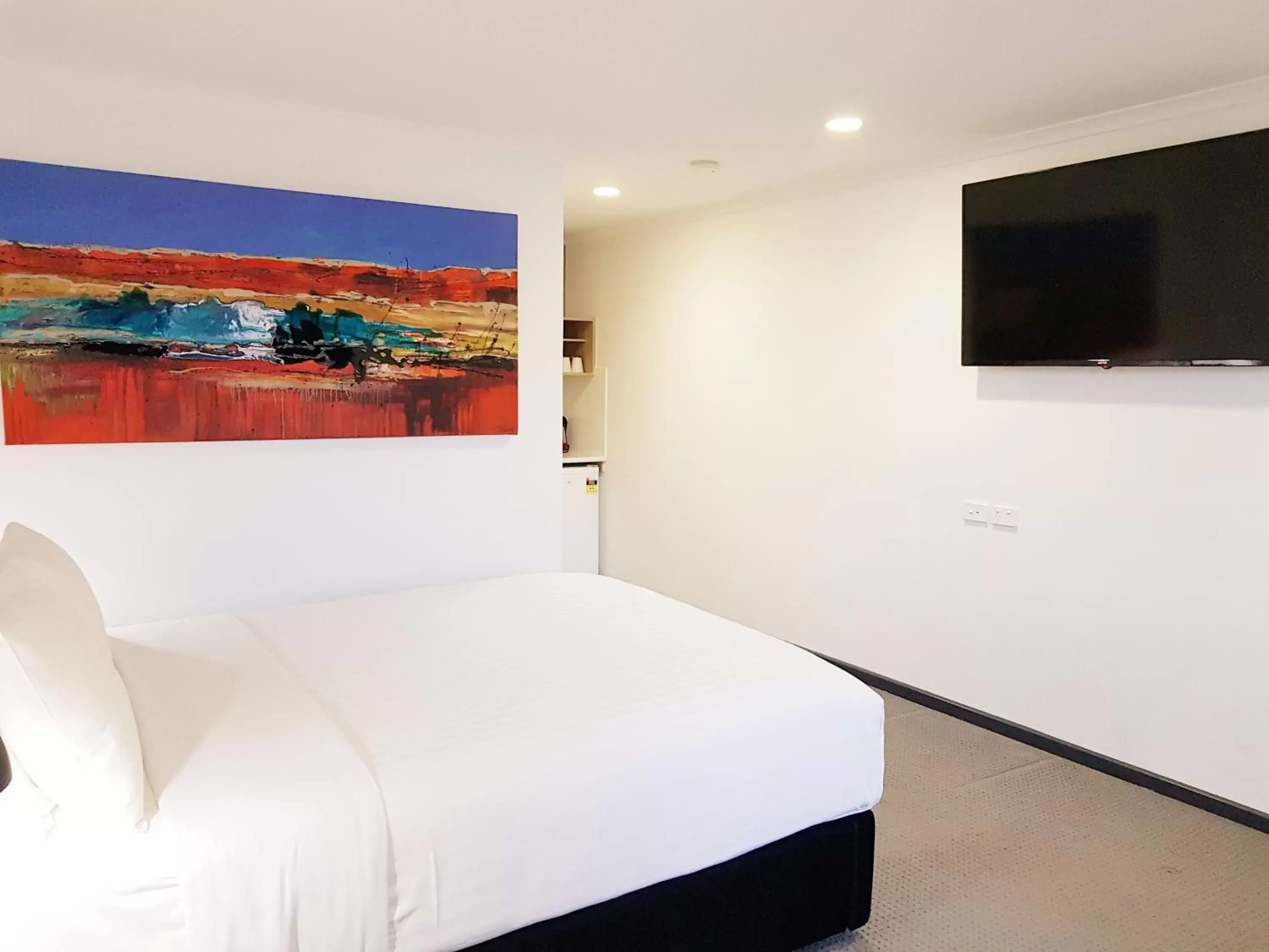 TV and multimedia, Bed in William Macintosh Motor Lodge