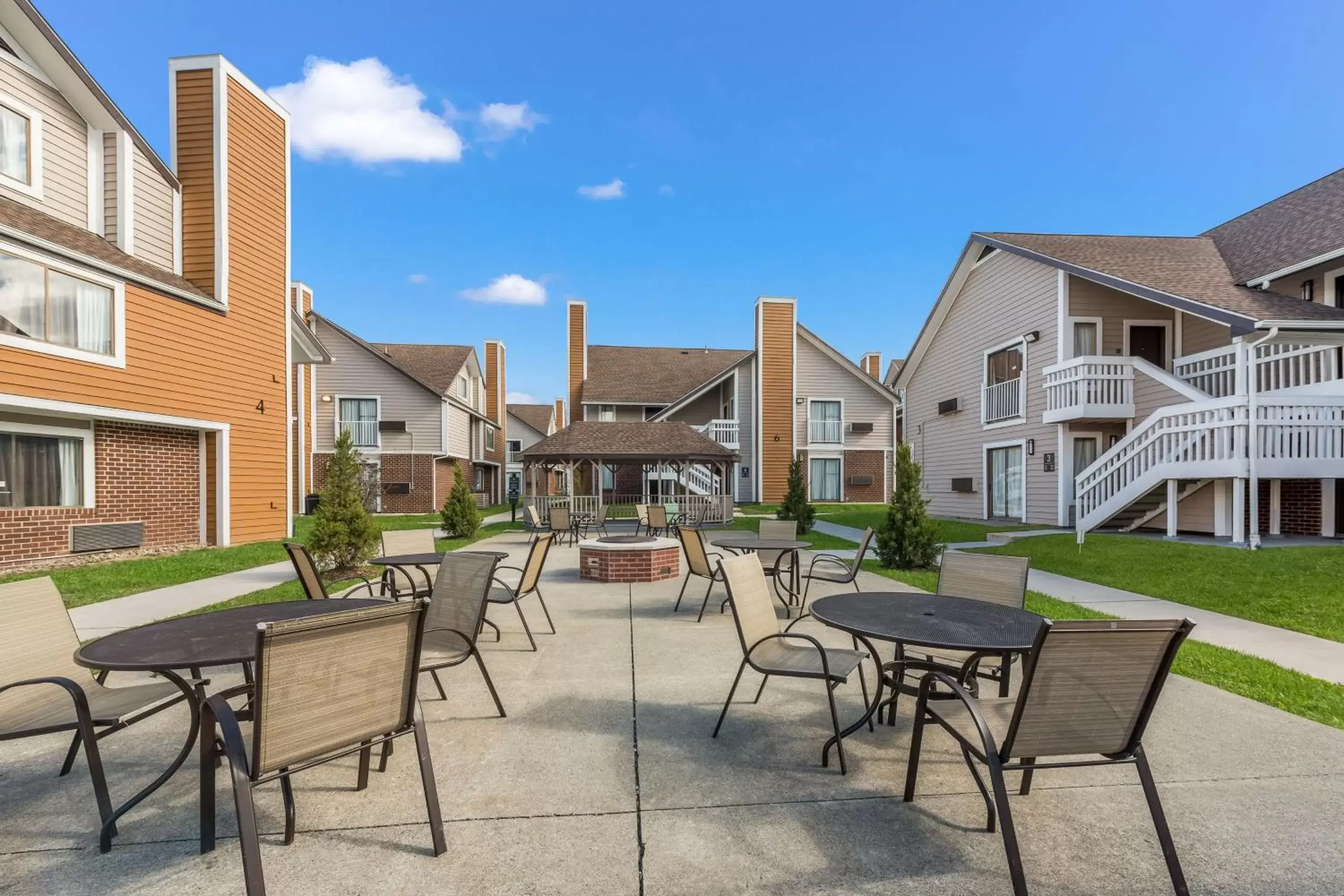 Property building in Best Western Fishkill Inn & Suites Property building in Best Western Fishkill Inn & Suites