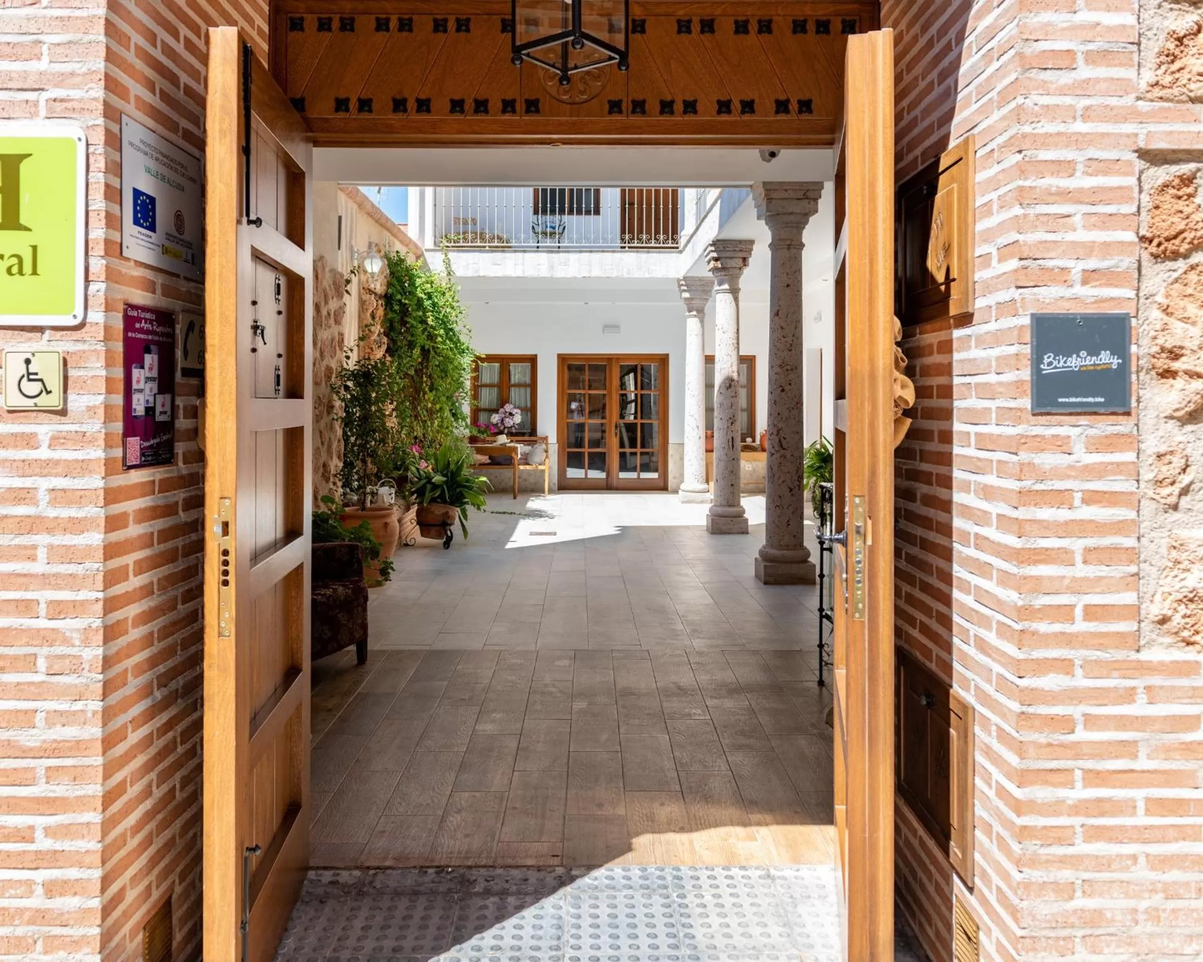 Facade/entrance in Hotel Rural Sisapo