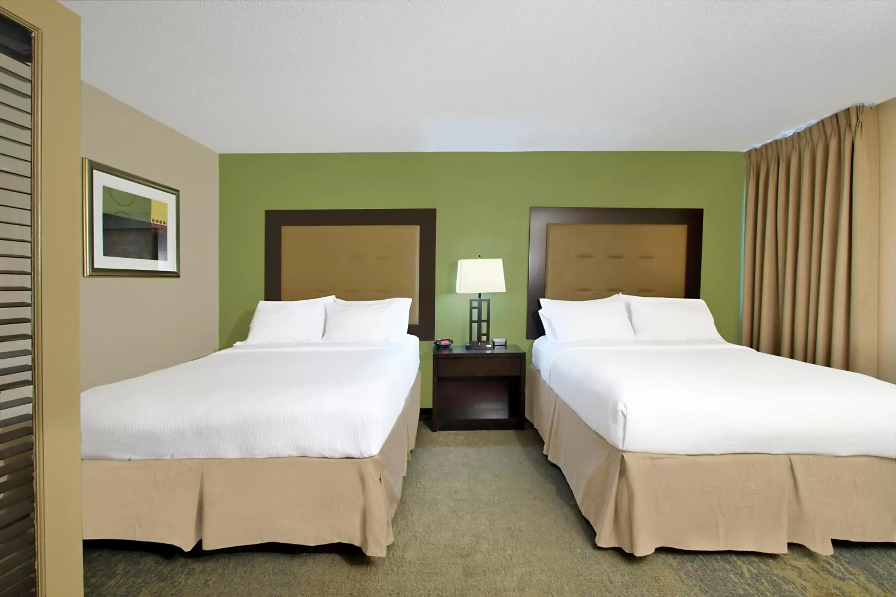 Bed in Holiday Inn Metairie New Orleans, an IHG Hotel