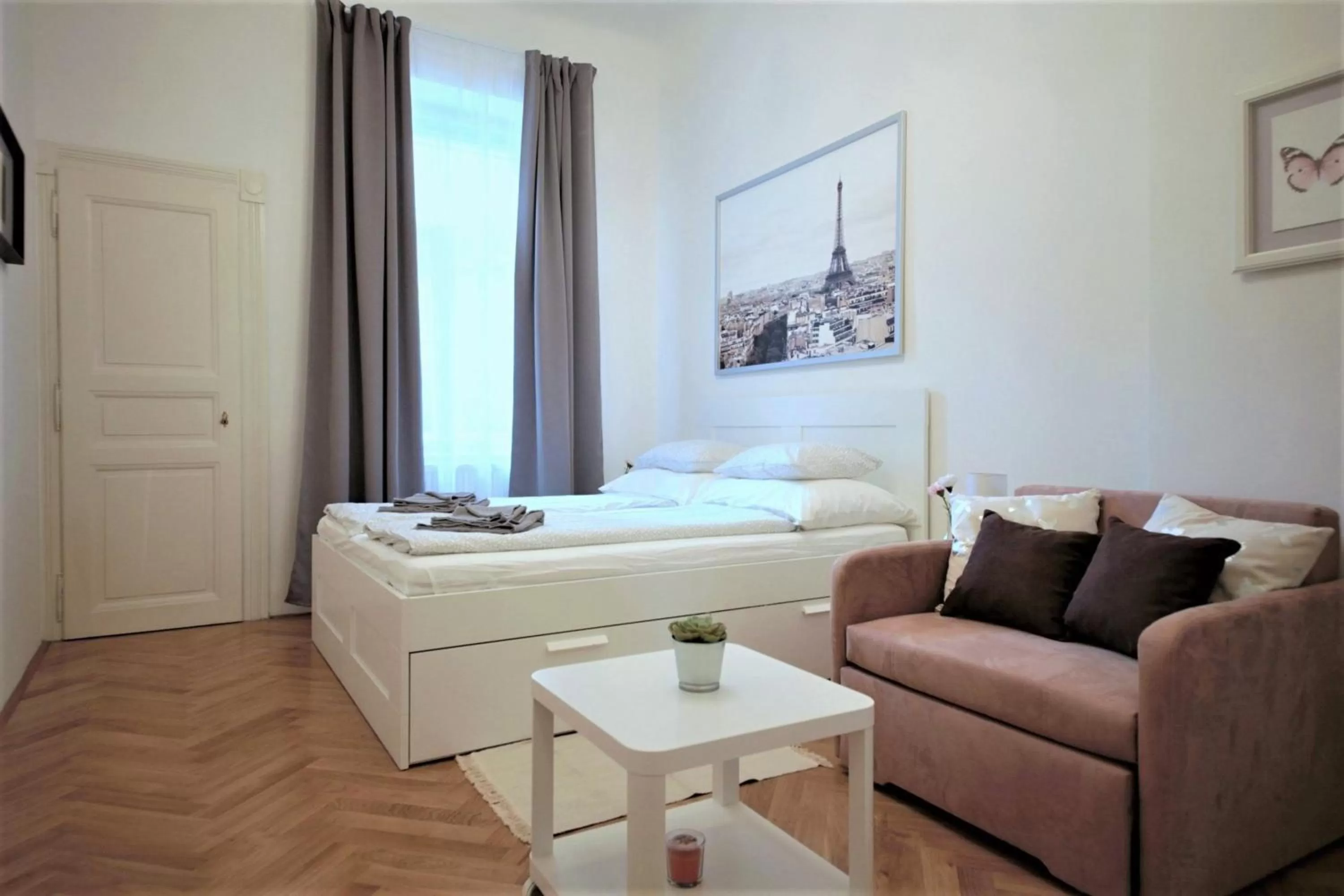 Bed in City Castle Aparthotel