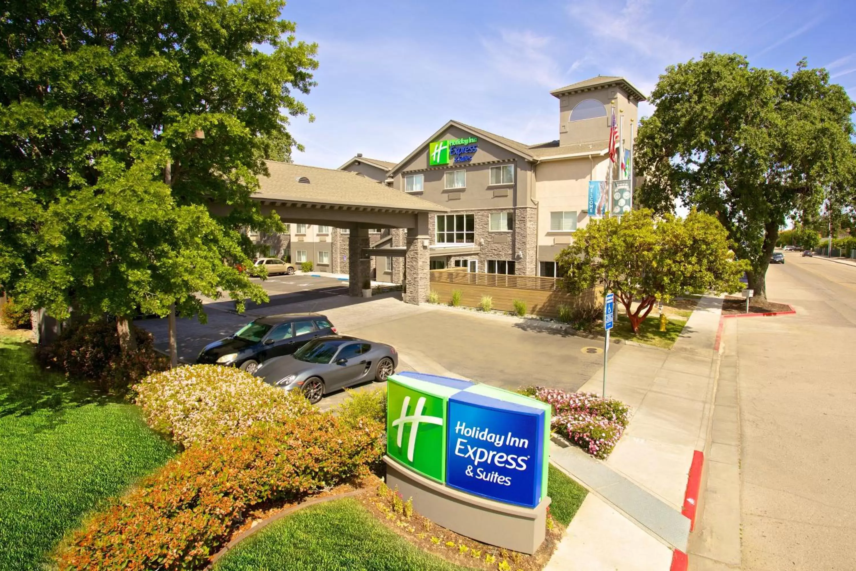 Property Building in Holiday Inn Express Hotel & Suites - Paso Robles, an IHG Hotel