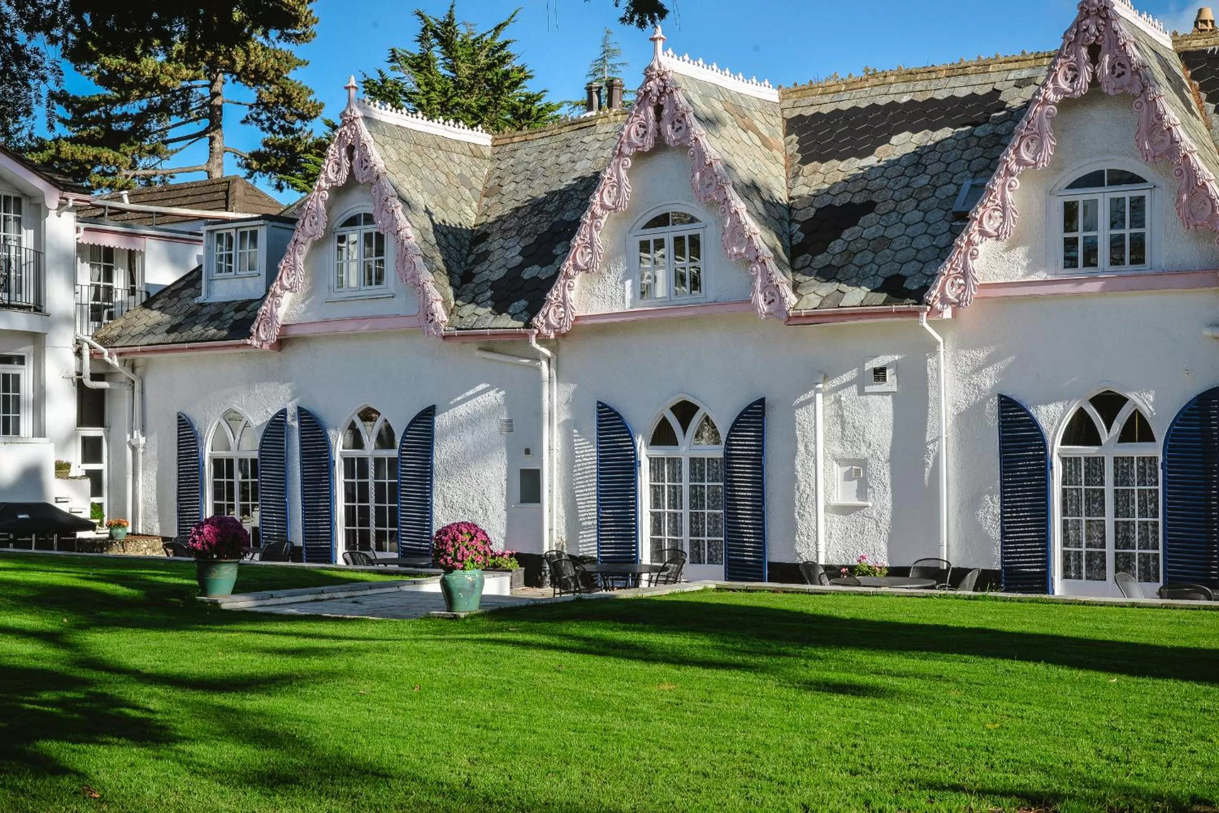 Patio, Property Building in The Woodlands Hotel