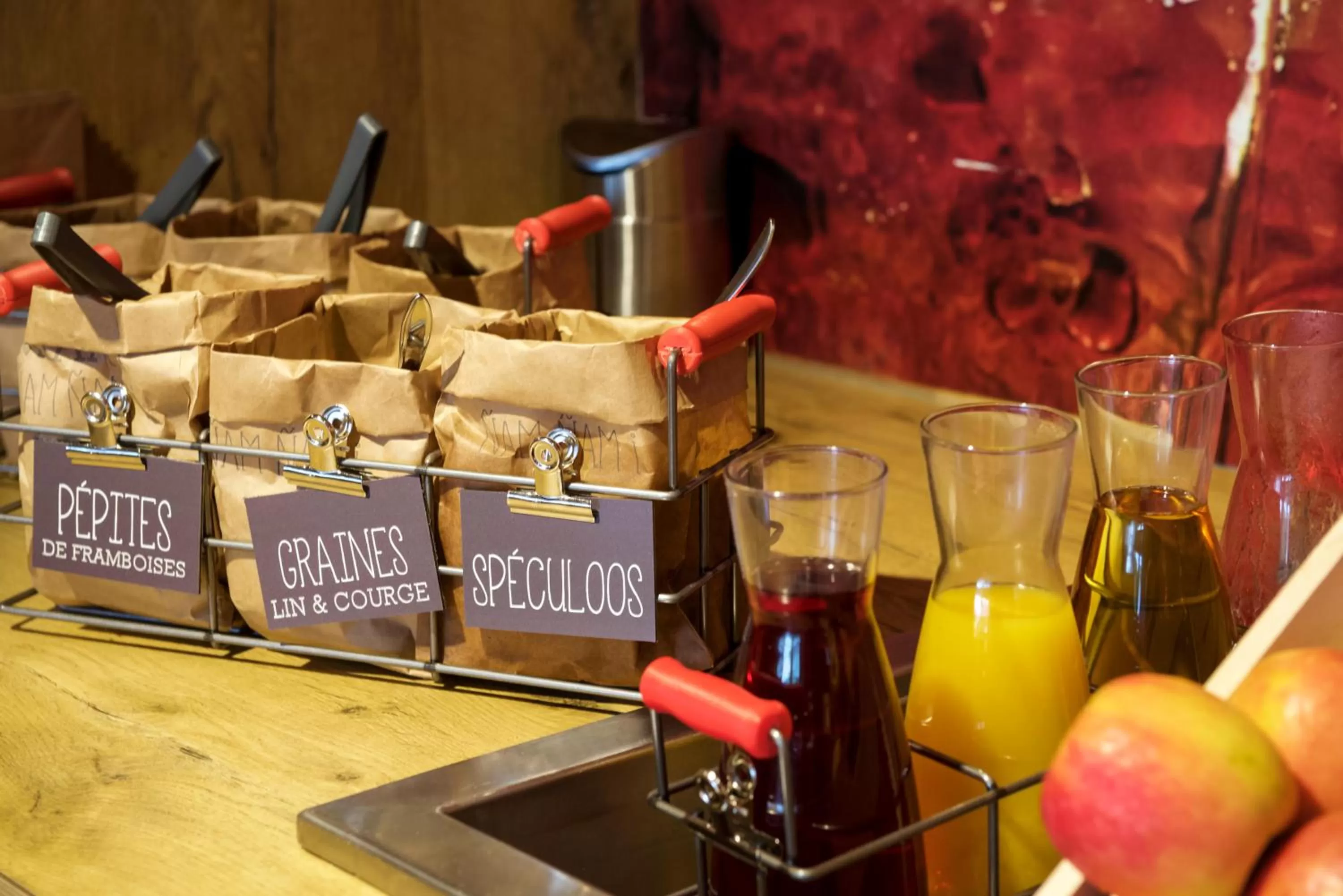 Food and drinks in ibis Marseille Centre Gare Saint Charles