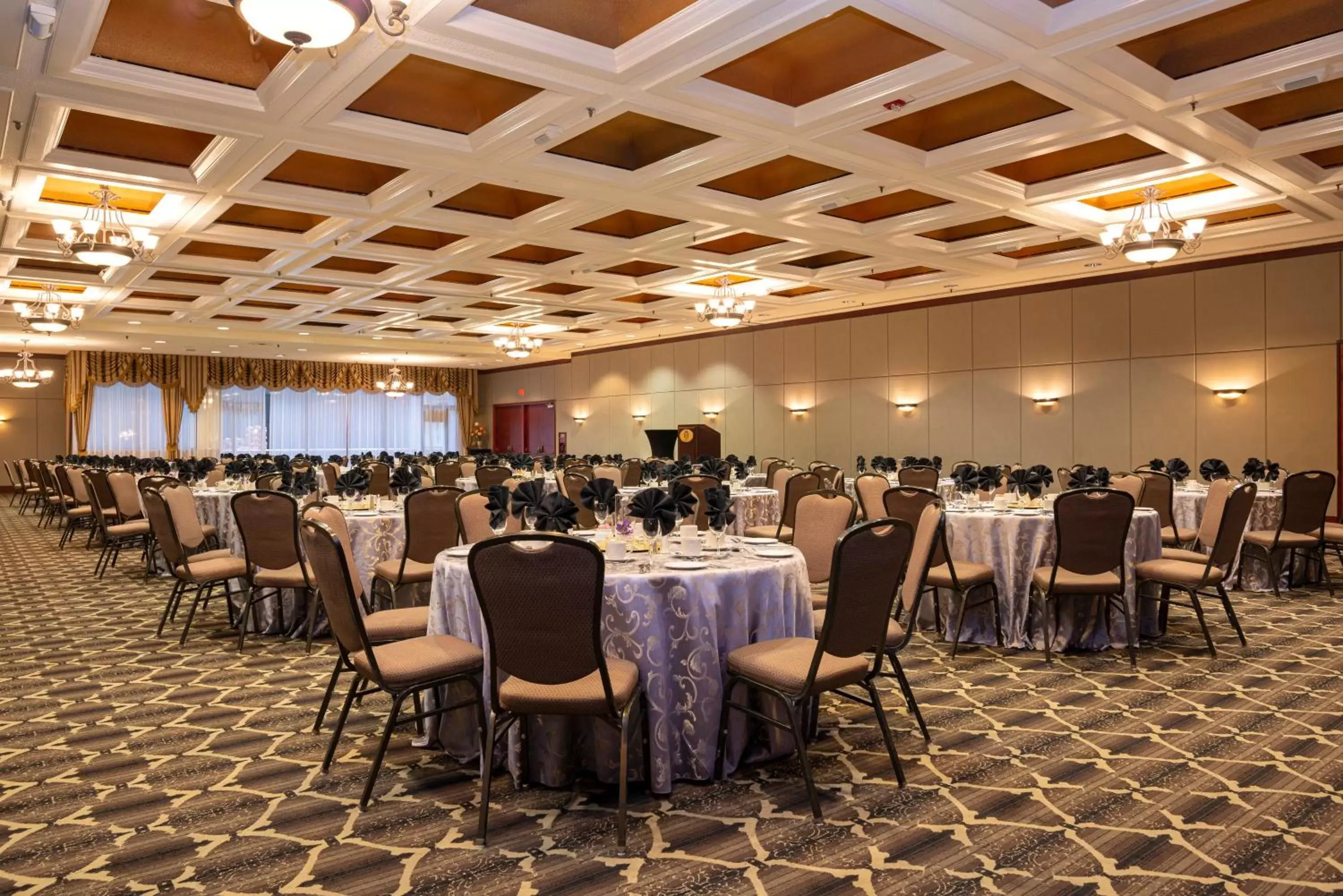Banquet/Function facilities, Restaurant/Places to Eat in Sandman Signature Edmonton Downtown Hotel