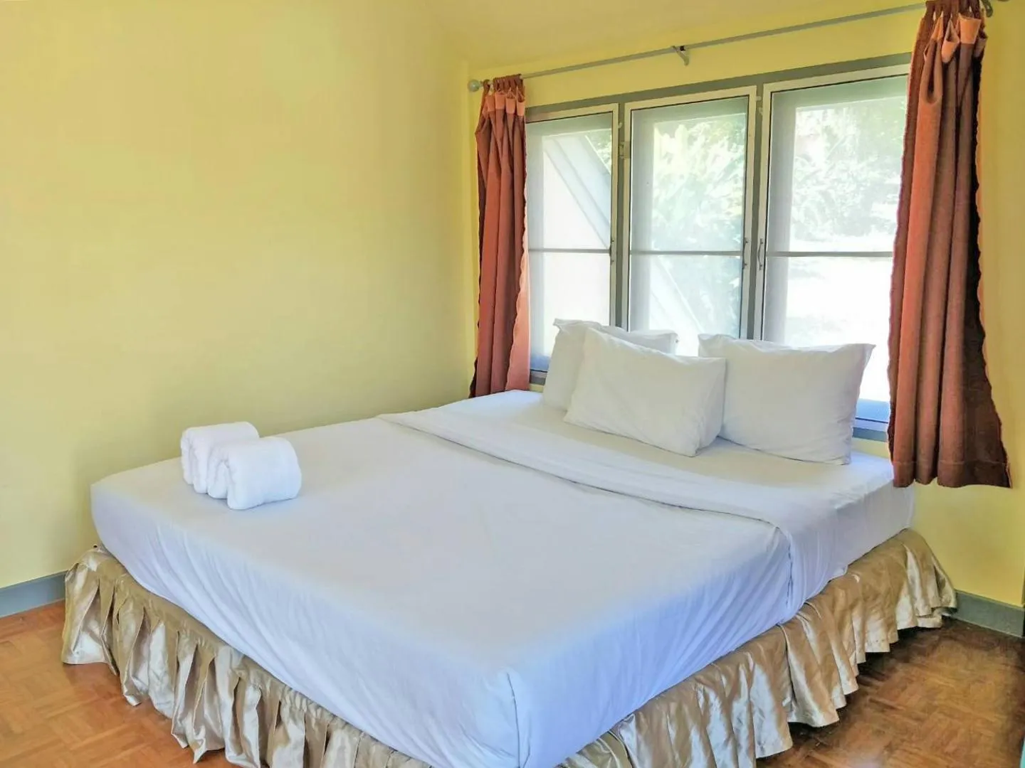 Bed in Brookside Valley Resort