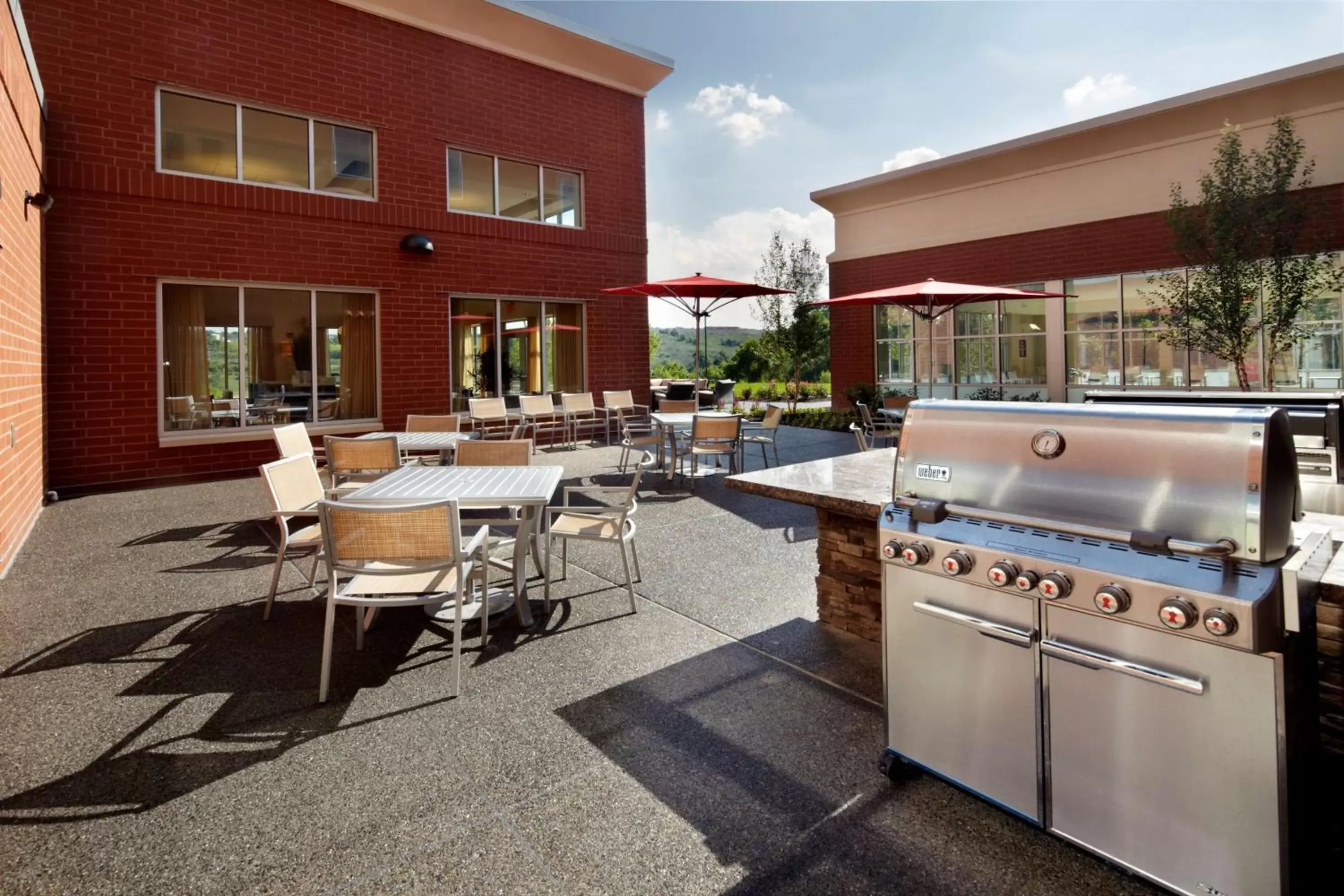 Patio in Homewood Suites by Hilton Pittsburgh Airport/Robinson Mall Area