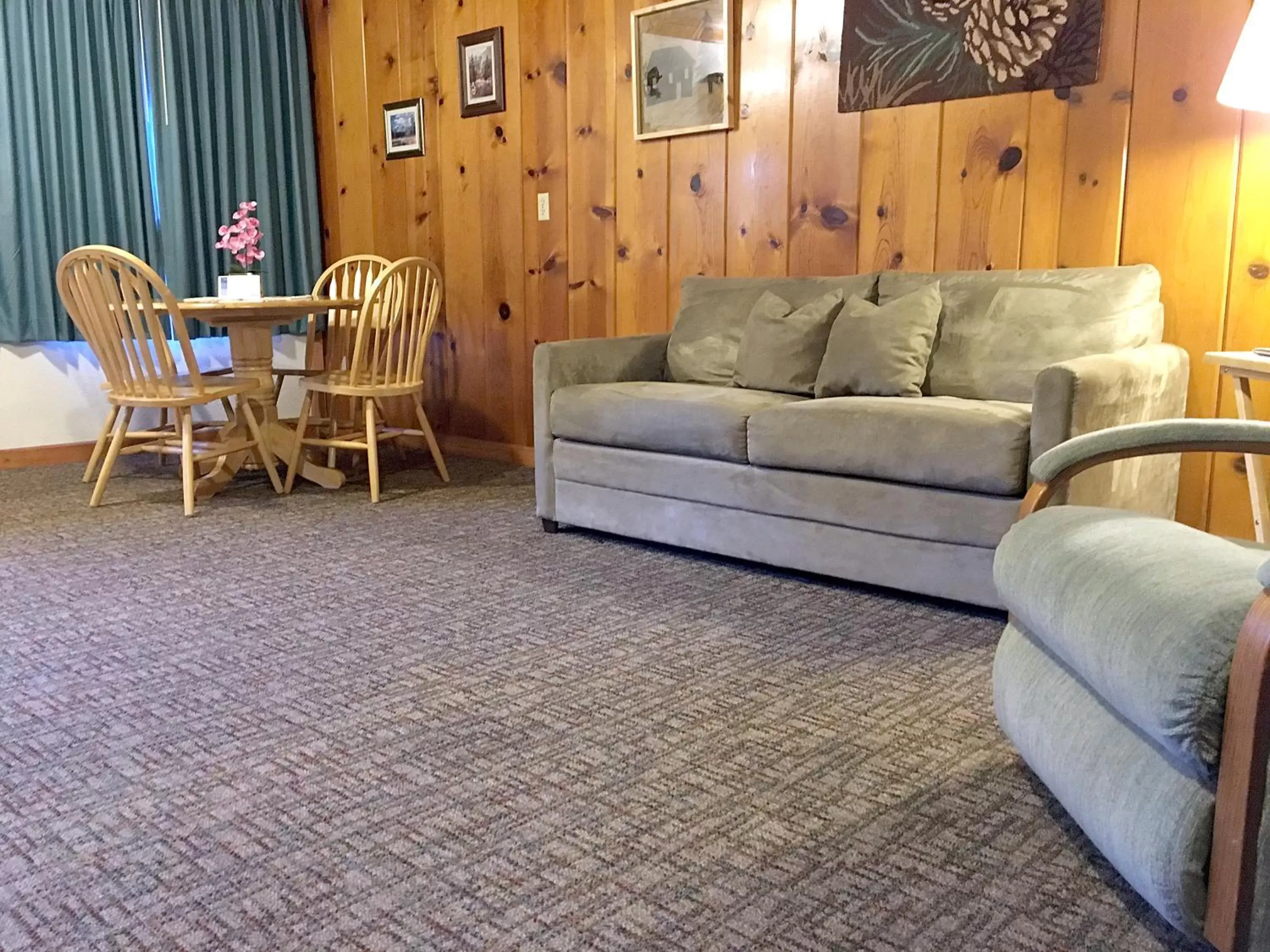 Seating Area in Park Motel and Cabins