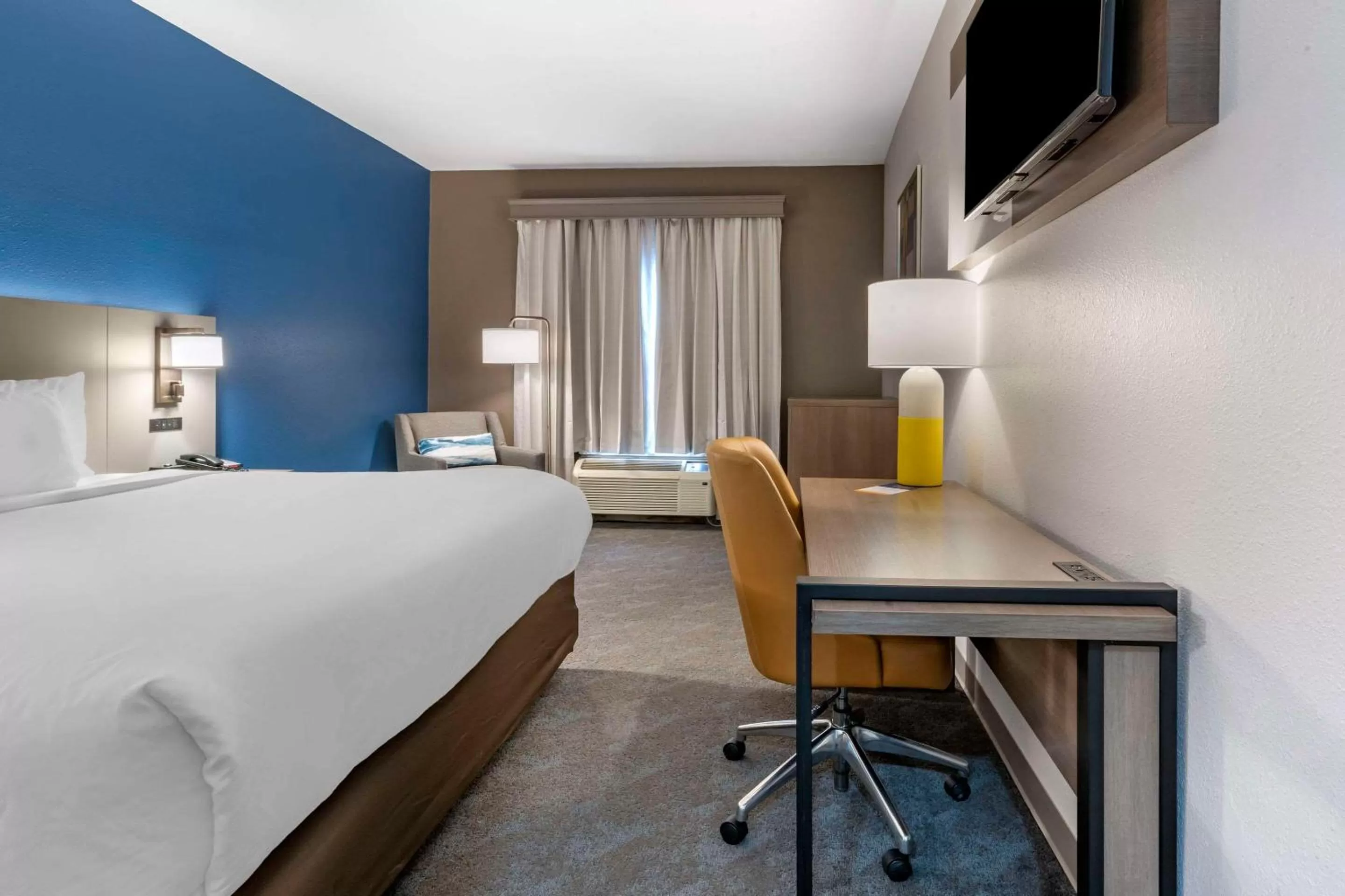 Bedroom, Bed in Comfort Inn & Suites Shelbyville