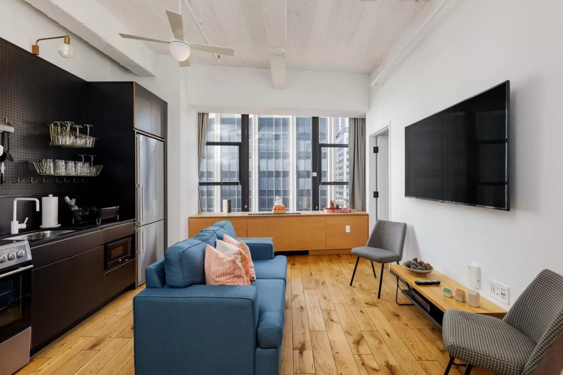 TV and multimedia, Seating Area in Placemakr Wall Street