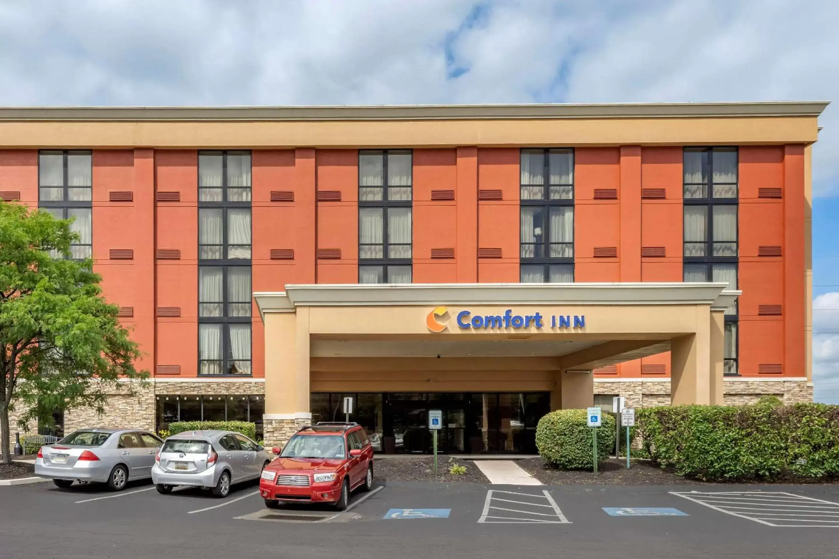 Property Building in Comfort Inn Cranberry Township