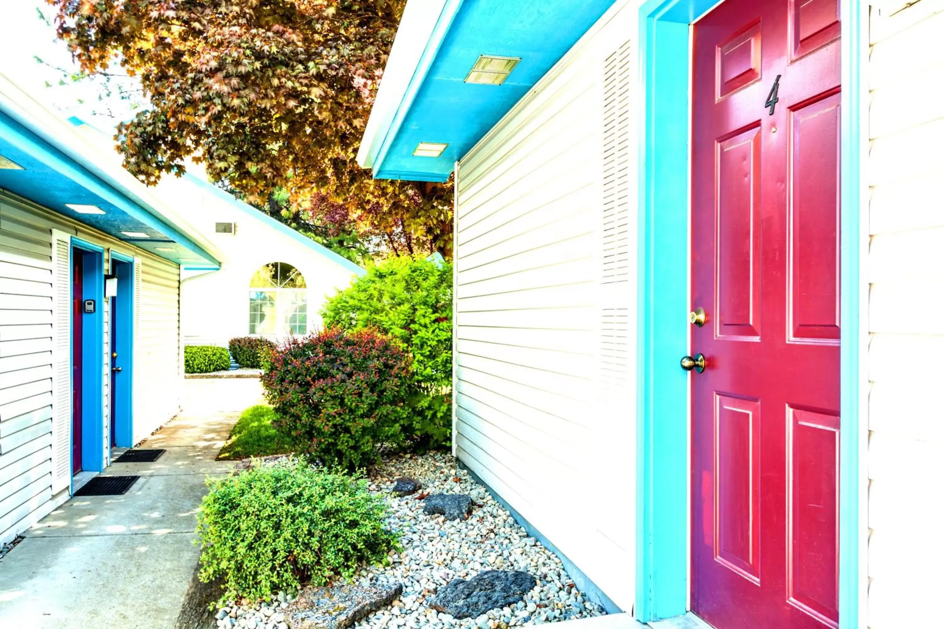 Property building, Patio/Outdoor Area in Turning Leaf Townhome Suites