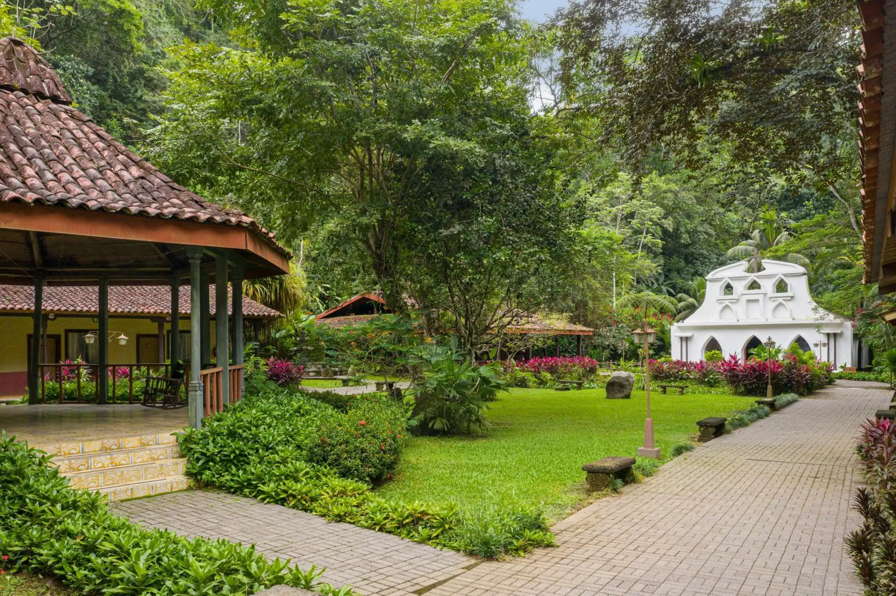 Garden, Property Building in Villa Lapas Jungle Village