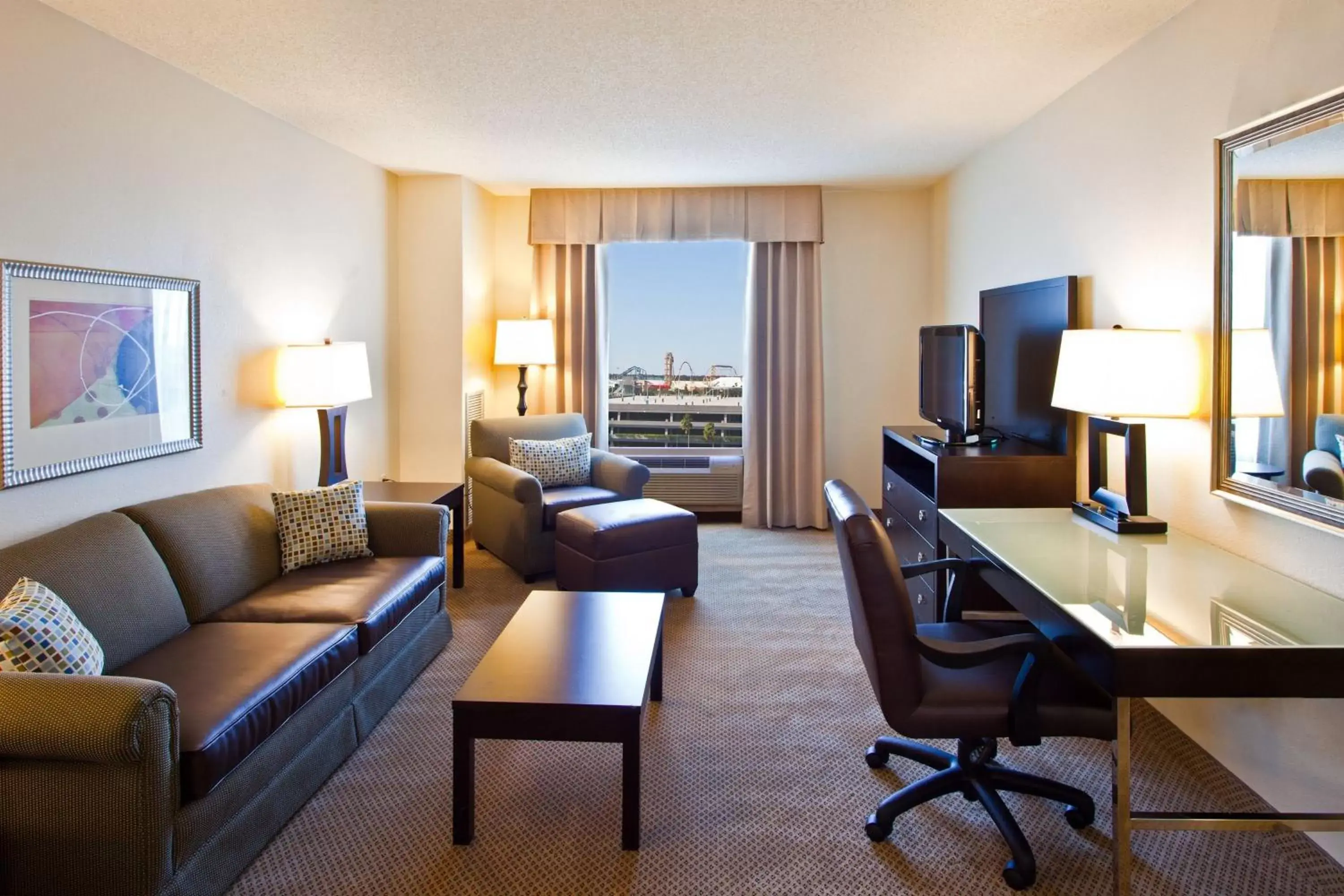 Photo of the whole room, Seating Area in Holiday Inn & Suites Across From Universal Orlando, an IHG Hotel