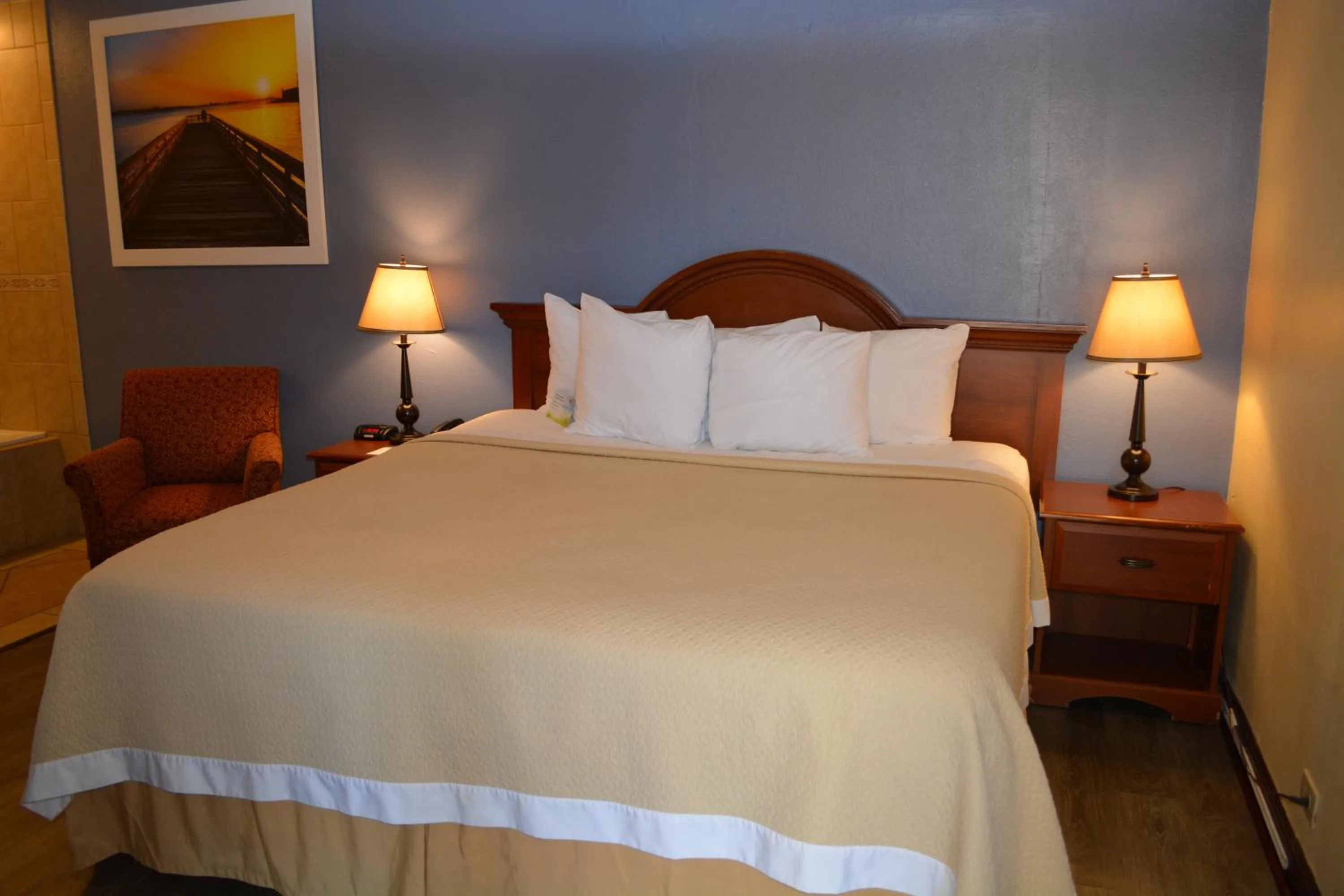 Bedroom, Bed in Days Inn by Wyndham Jacksonville NC