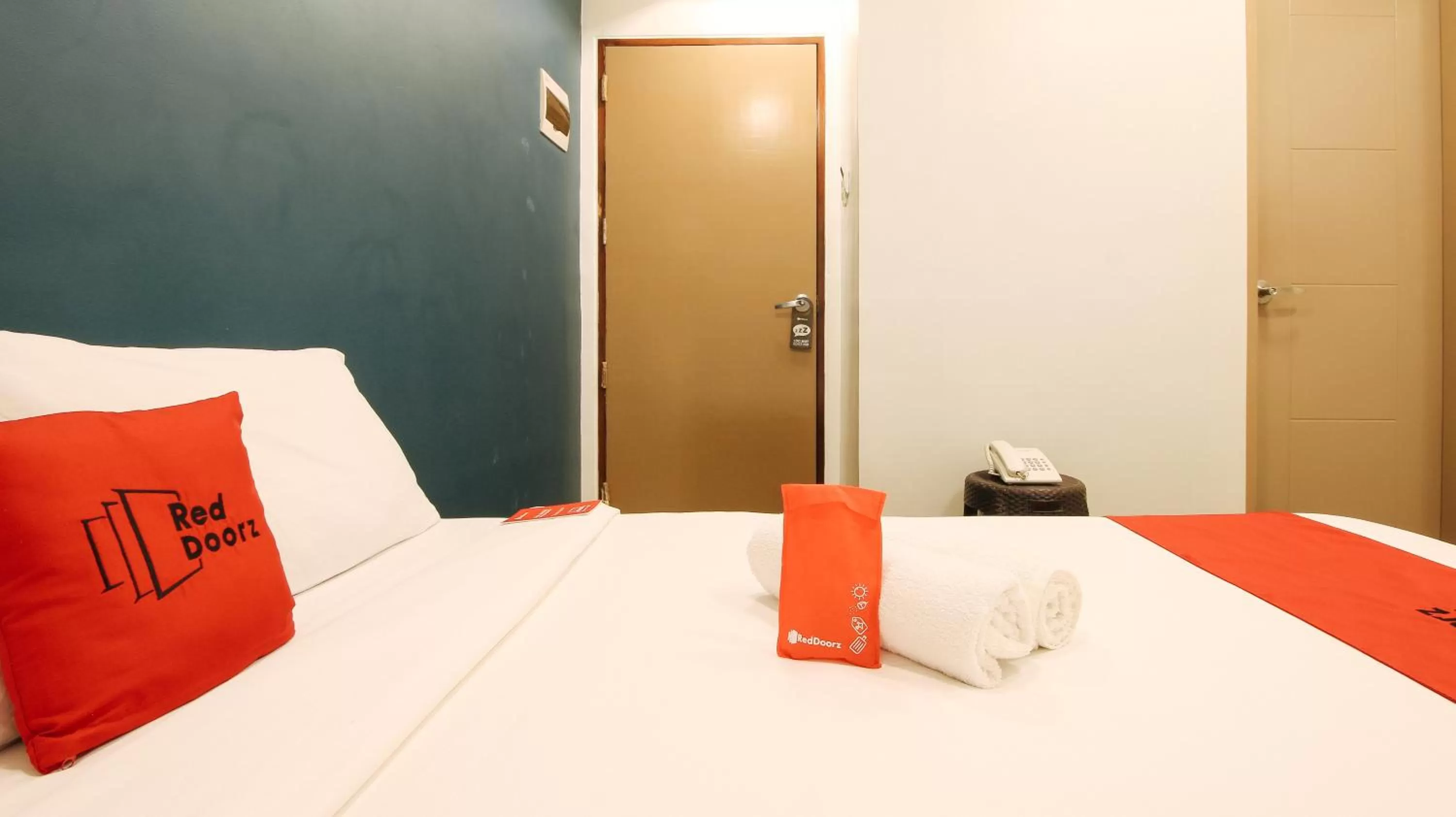 Bed in RedDoorz Plus @ San Marcelino Malate